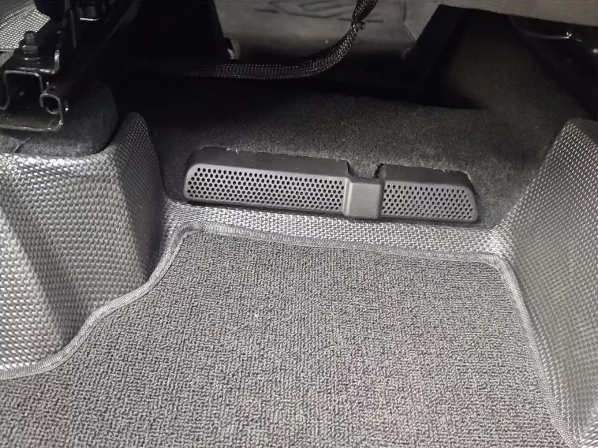 2pcs Car Air Vent Covers Air Conditioner Duct Outlet Exhaust Dustproof Seat Floor Mounting Auto Accessories for VW Touran Tiguan