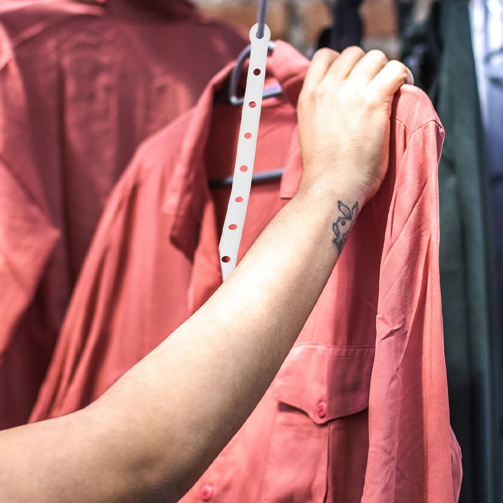 

30Pcs Plastic Hanger Connecting Strips Connector for Clothing Display Retail Hanging Display Strip Space Saving