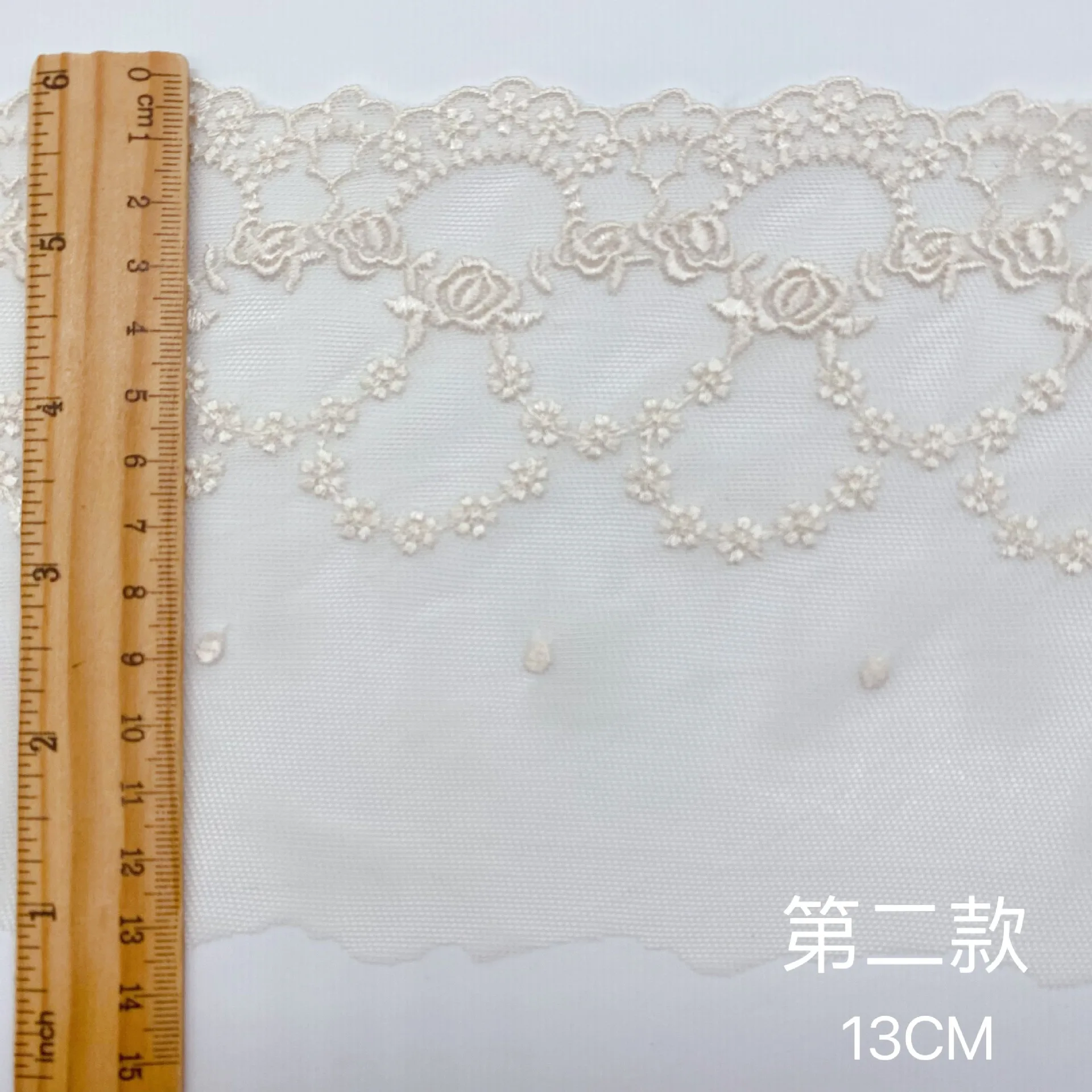 2 Yards 13cm wide Beige Embroi - Embroidery Workshop 评论和价格