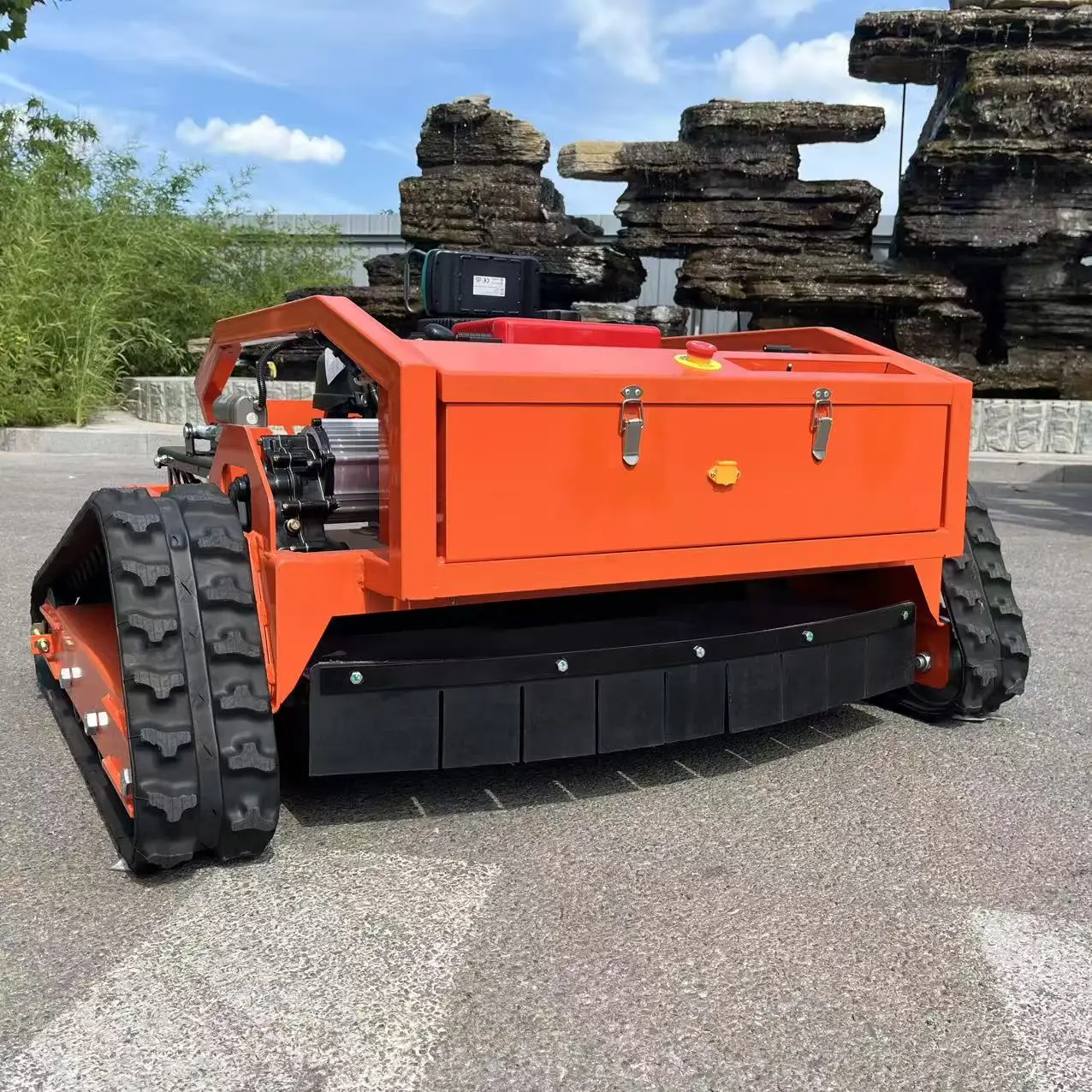 „608CC Hochleistungs-Rasenmäherroboter: 4000 ㎡ /h Mähseffizienz, Doppelklingen und Not-Aus-Taste, hoher Wirkungsgrad "