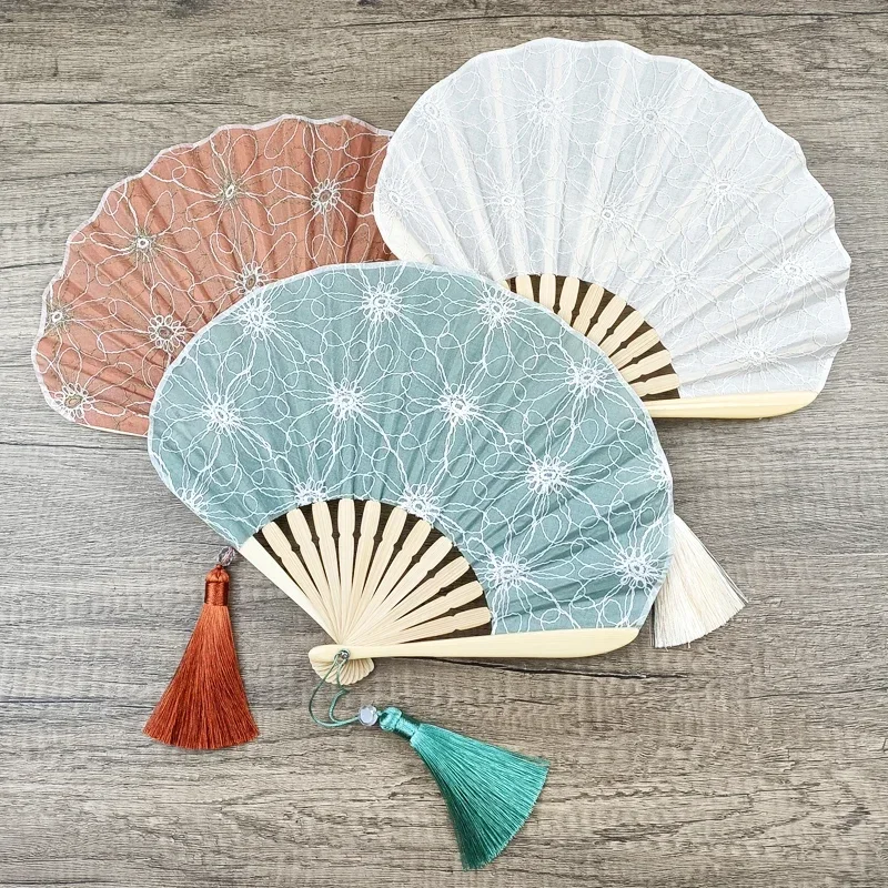 

Hand Fold Fan Retro Shell Shaped Fan Japanese Style Silk Cloth Bamboo Folding Fans with Pendant Wedding Hand Fans Dance Props