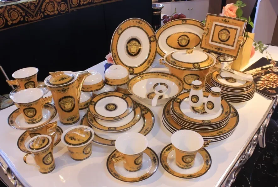 

New Luxury Gift Set New Design 61pcs Ceramic Dinner Ware Fine Bone China Dinnerware Set for 6 Persons
