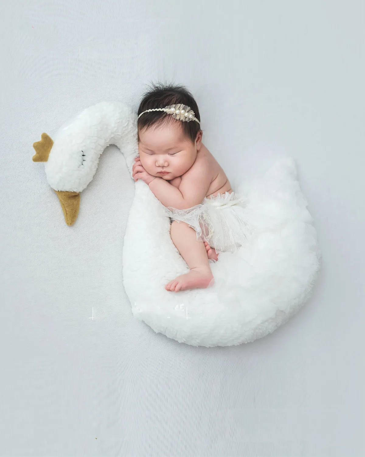 Children Photography Clothing Newborn Baby Photography Lace Jumpsuit Hundred Day Photo Swan Prop 2026 New