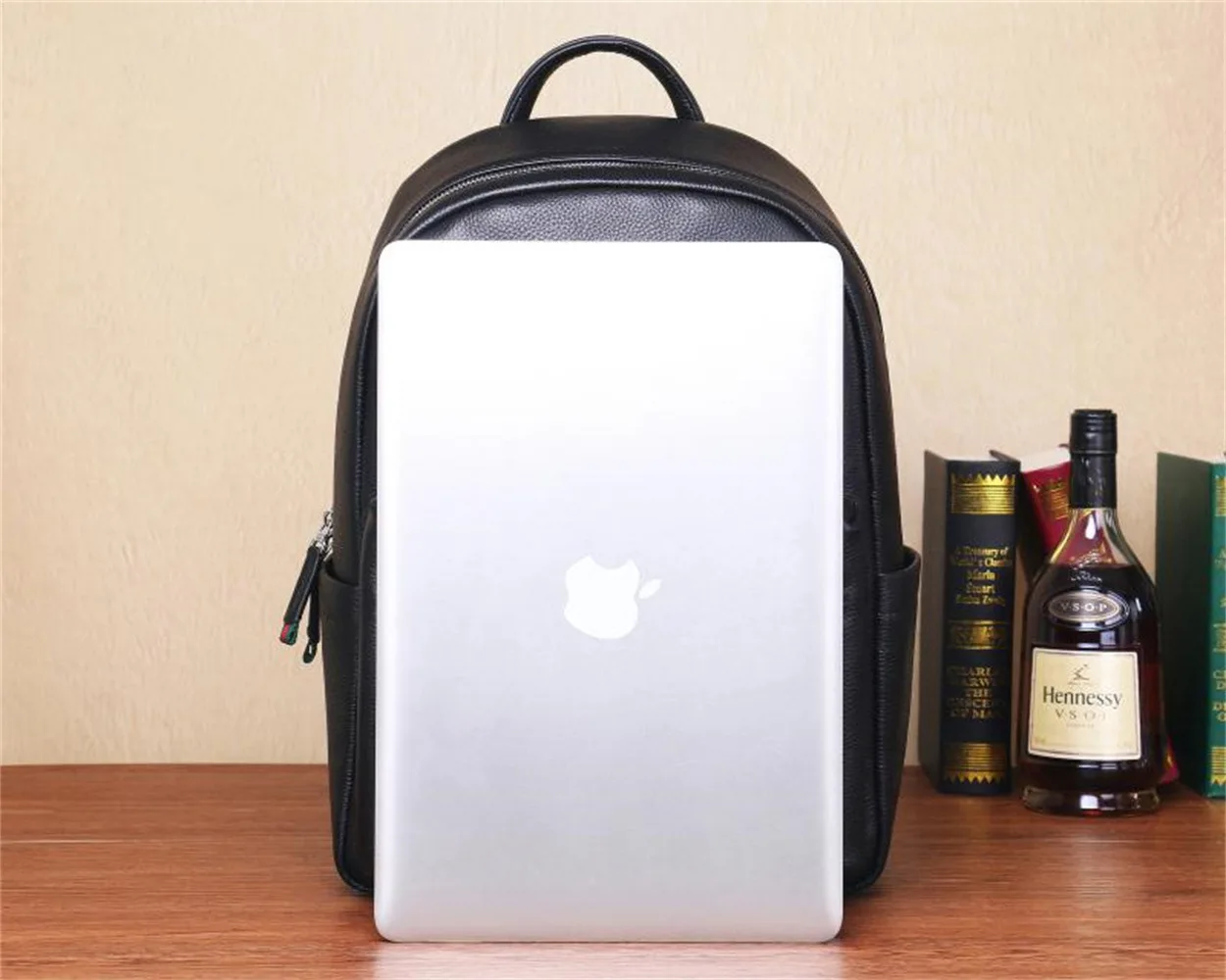 Mochilas de cuero genuino para hombre, morral de estudiante de cuero Natural auténtico, bolso de lujo para ordenador portátil, novedad de 2026