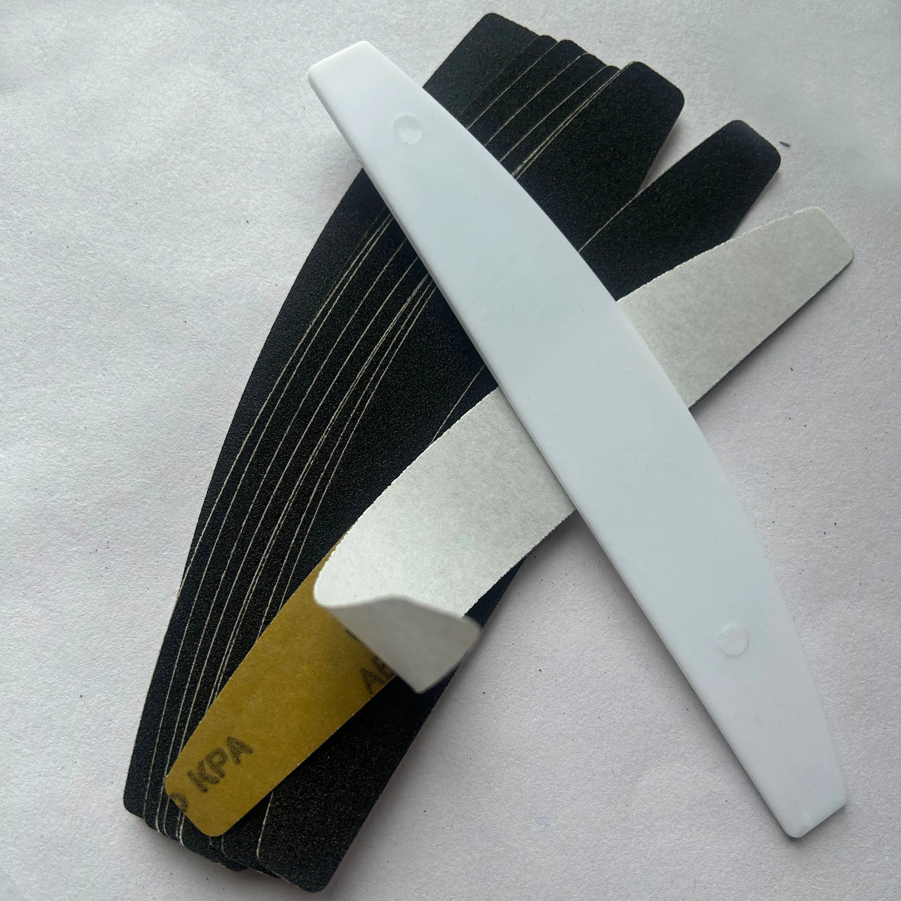 1 Pc plastic Base with 1 Set (30 Pcs) Removalble Pads Replacement Sandpaper Pads 100 180  240 Black  Halfmoon Shape Nail File