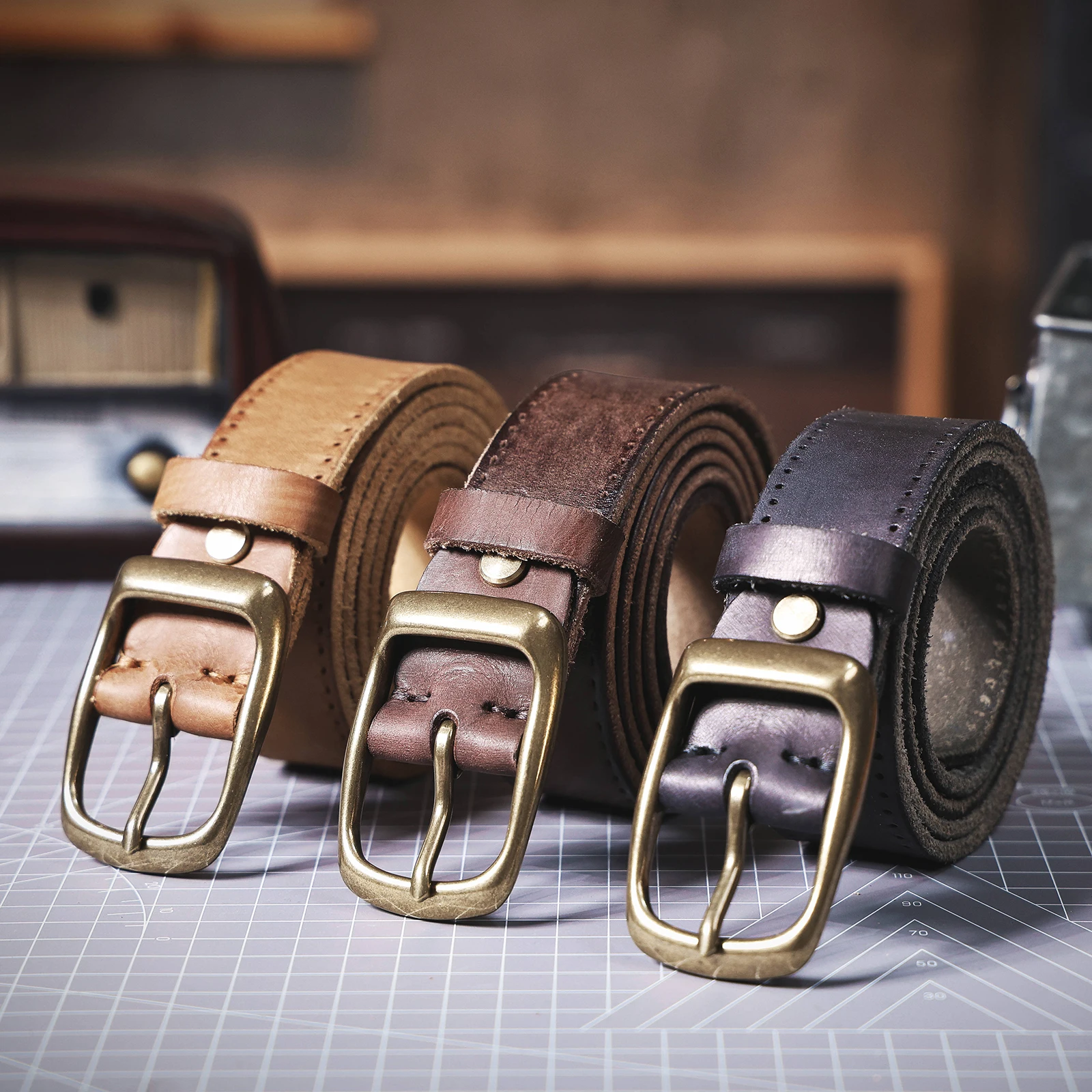 S.WORKER Vintage-Herren-Gürtel aus echtem Leder, Vollnarbenleder, lässiger, klassischer Jeansgürtel mit Messing-Dornschließe, Geschenkbox – Detail 7