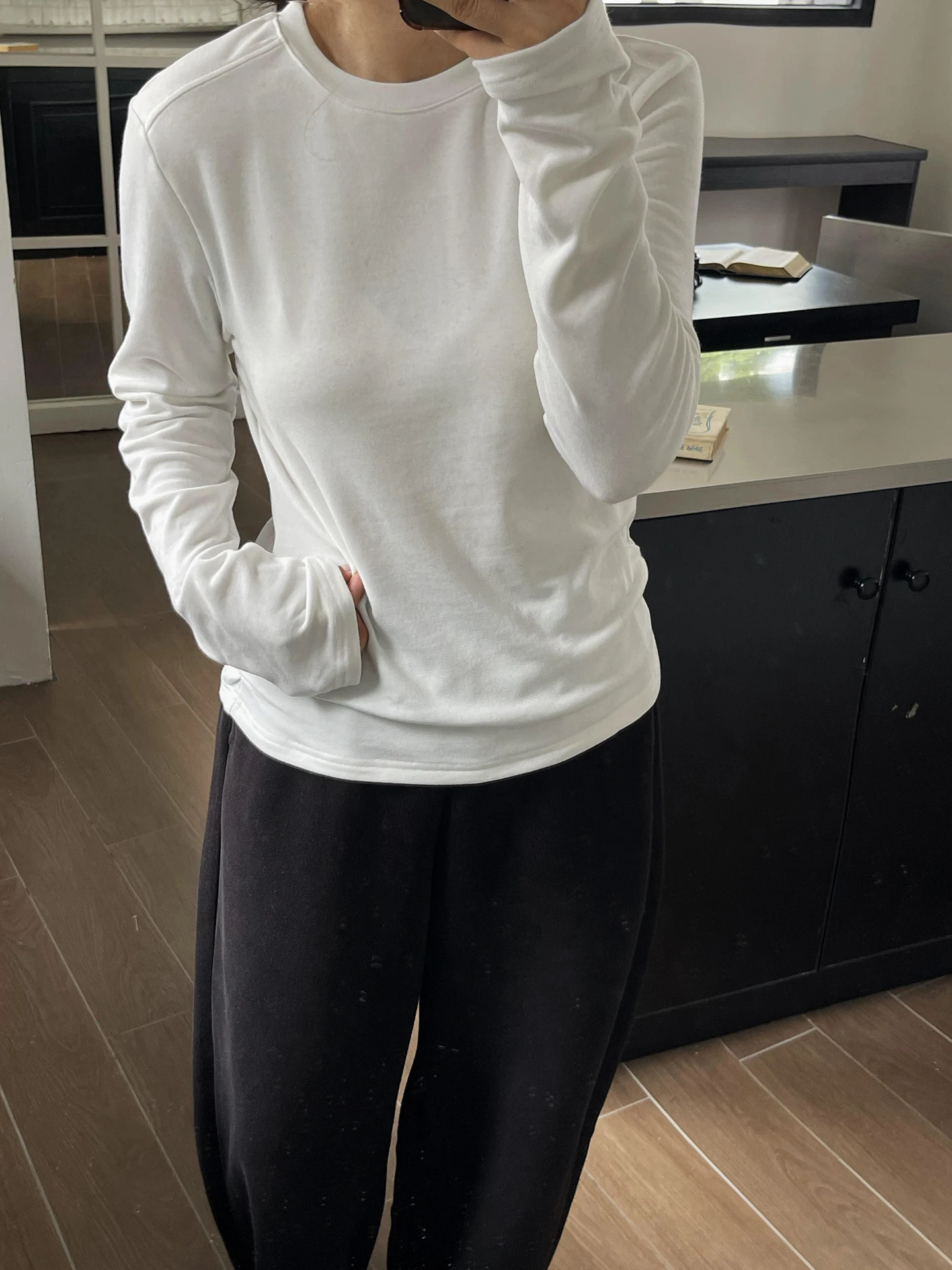 

Женская длинная футболка свободного кроя, повседневная, стройнящая, с эффектом премиум-класса, для ношения под одеждой, корейский стиль, круглый вырез, хлопок/полиэстер