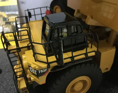 793F Mining Truck 1/50 Scale By DieCast Masters New in Box DM85273