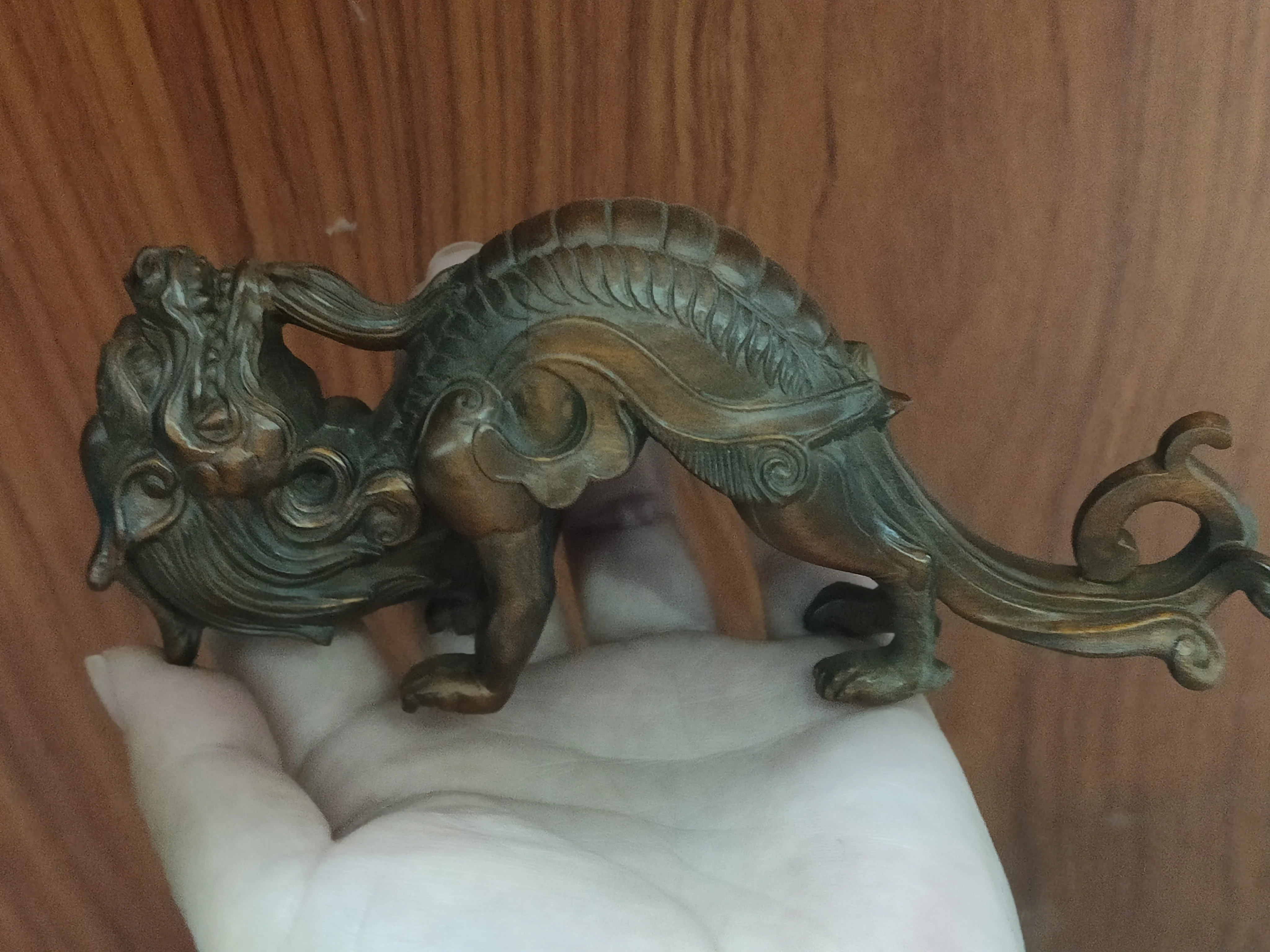 

Chinese natural boxwood solid wood dragon desk decoration classic guard dragon living room decoration