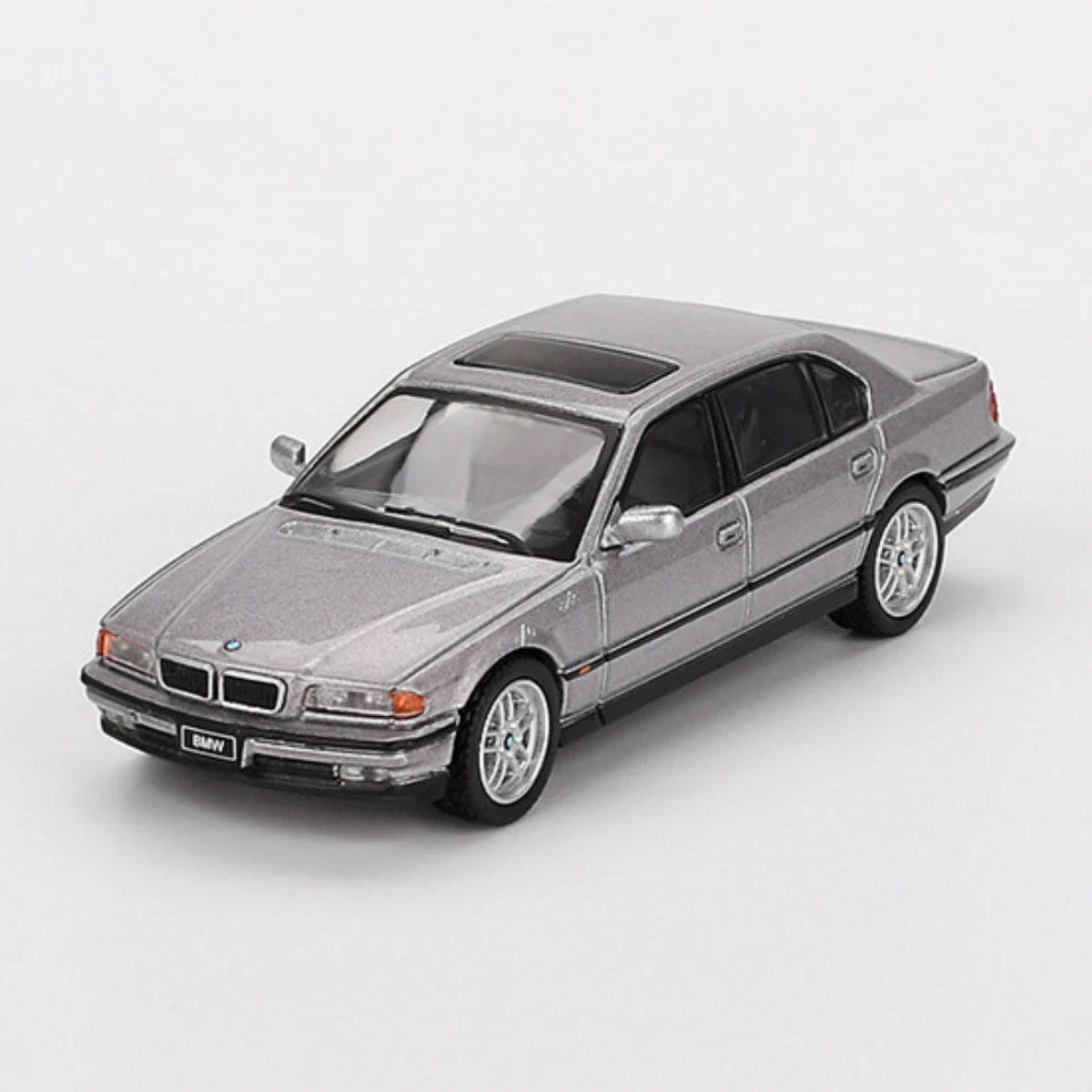 

Модель автомобиля MINIGT TSM 792 1:64 750IL из литого металла