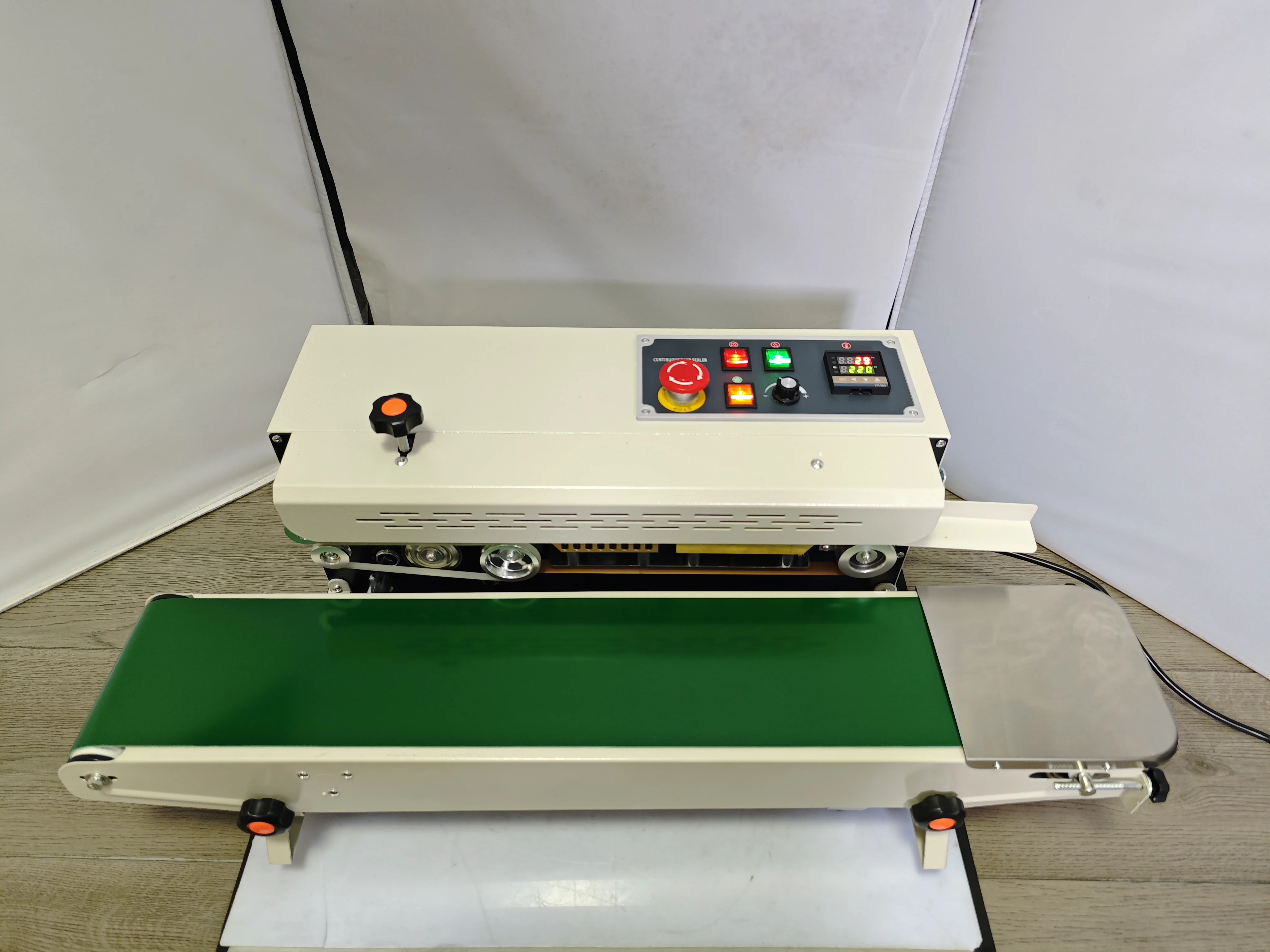 

FR-880 automatic sealing machine Plastic Bag Food aluminum foil bag Snacks tea Continuous sealing Packing machine