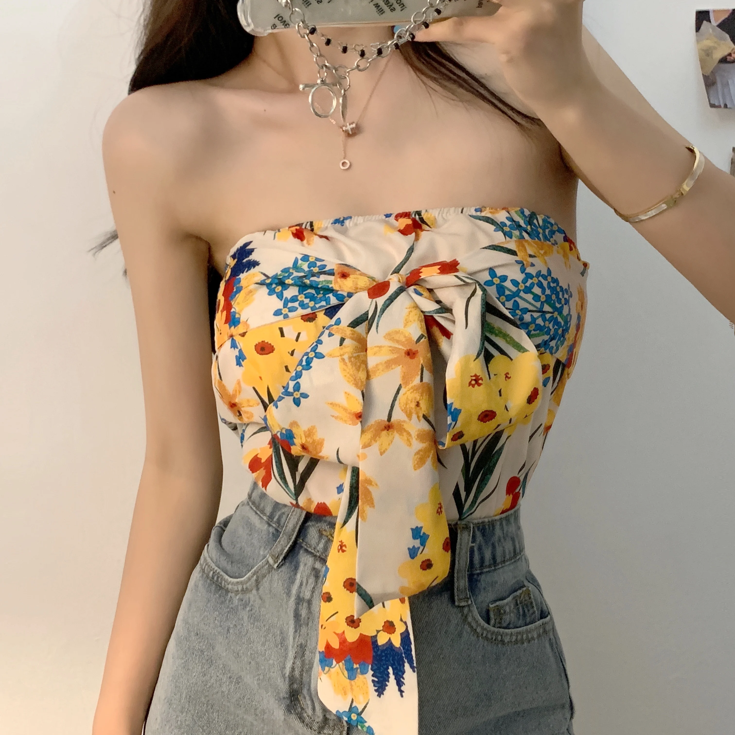 Summer and Autumn Vacation Vest Camisole Slim Fit Seaside Short Sleeveless Tops Design Sense Travel Wrapped Chest for Women