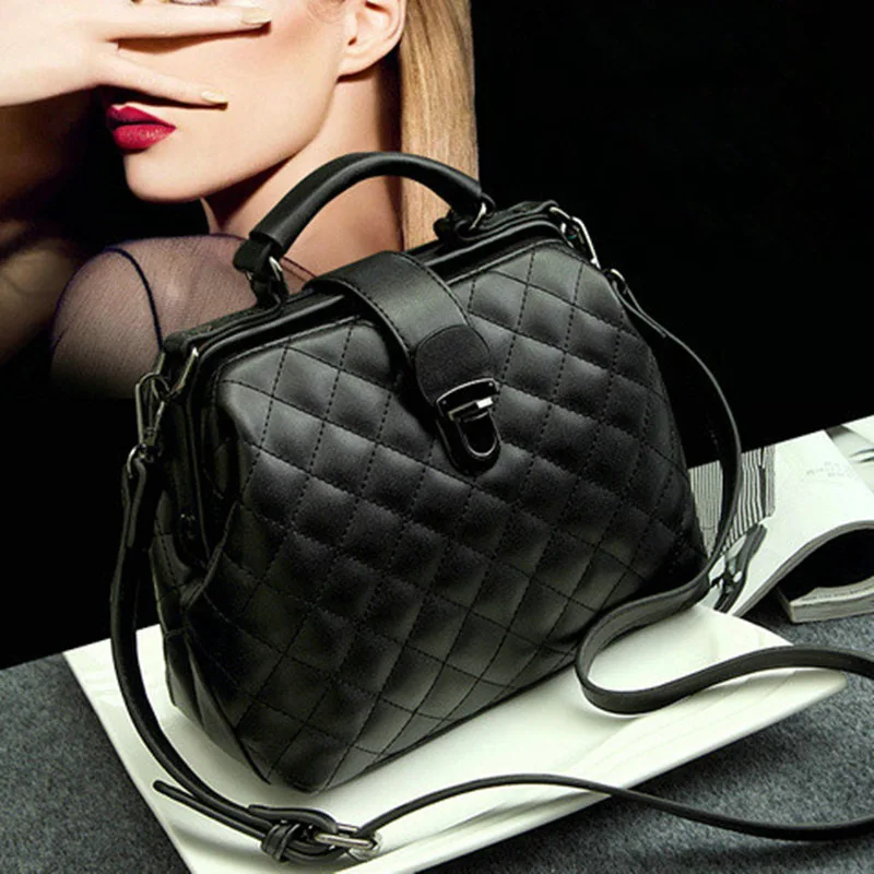 Sweet and Fashionable Straw-Woven Lock-Fast Messenger Bag for Women, New Summer Trendy and Versatile Chain Style, vintage Doctor