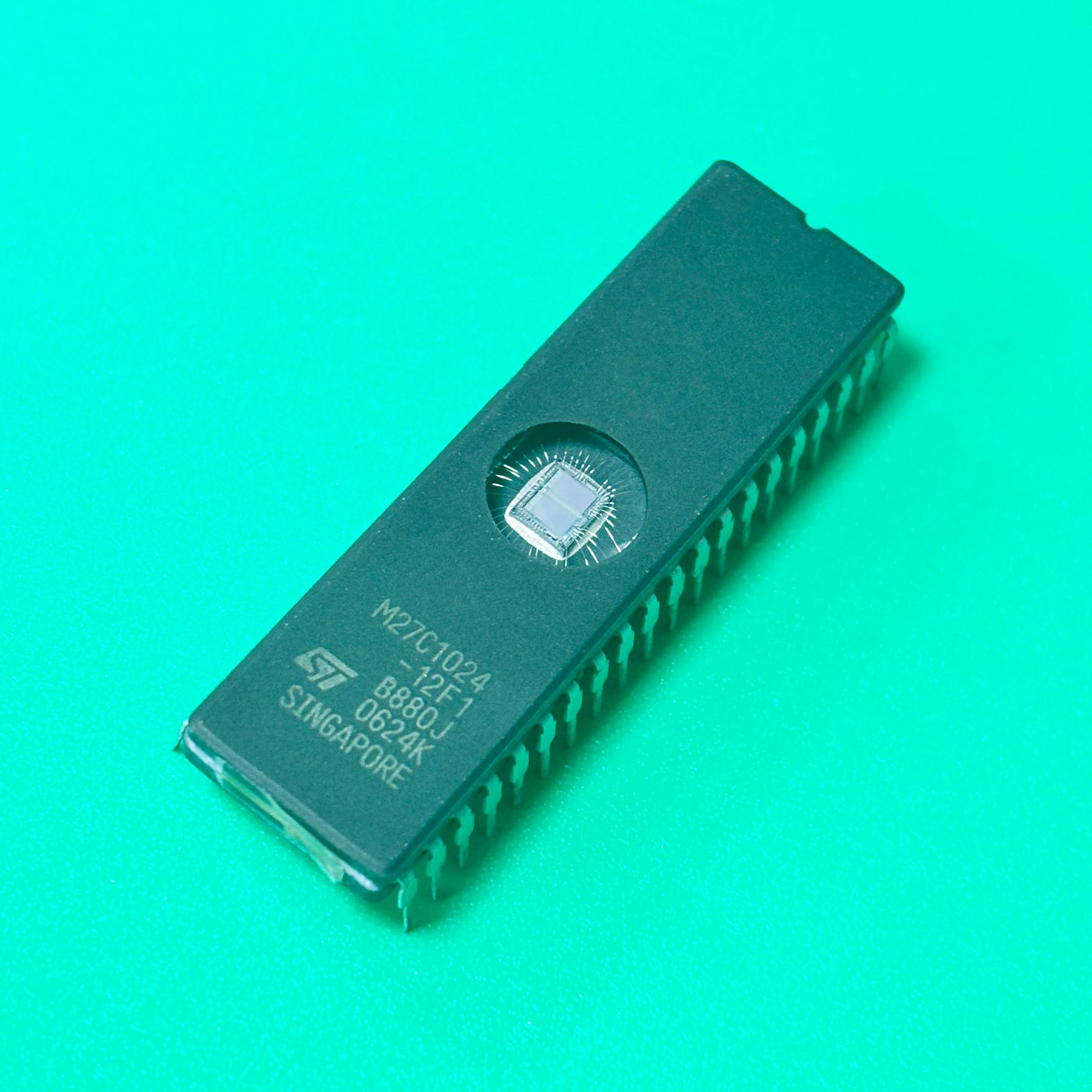 5pcs/lot M27C1024-12F1 CDIP40 1024 M27C1024 -12F1 1 Mbit (64Kb x16) UV EPROM and OTP EPROM M27C1024-12FI M27C 1024-12 F1 27C1024