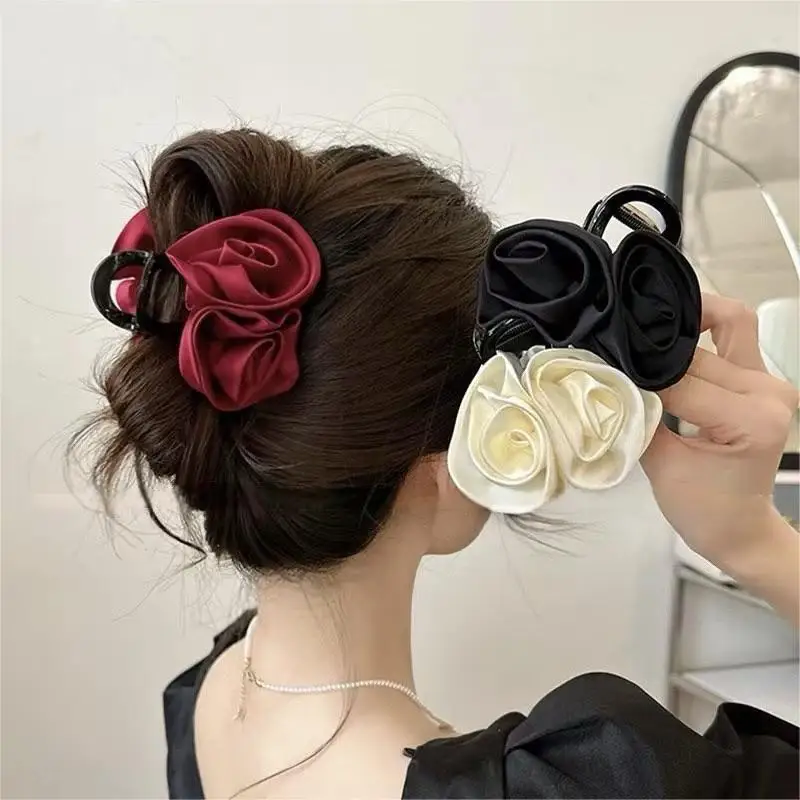 

Pince à cheveux fleur de rose en satin de haute qualité pour femme