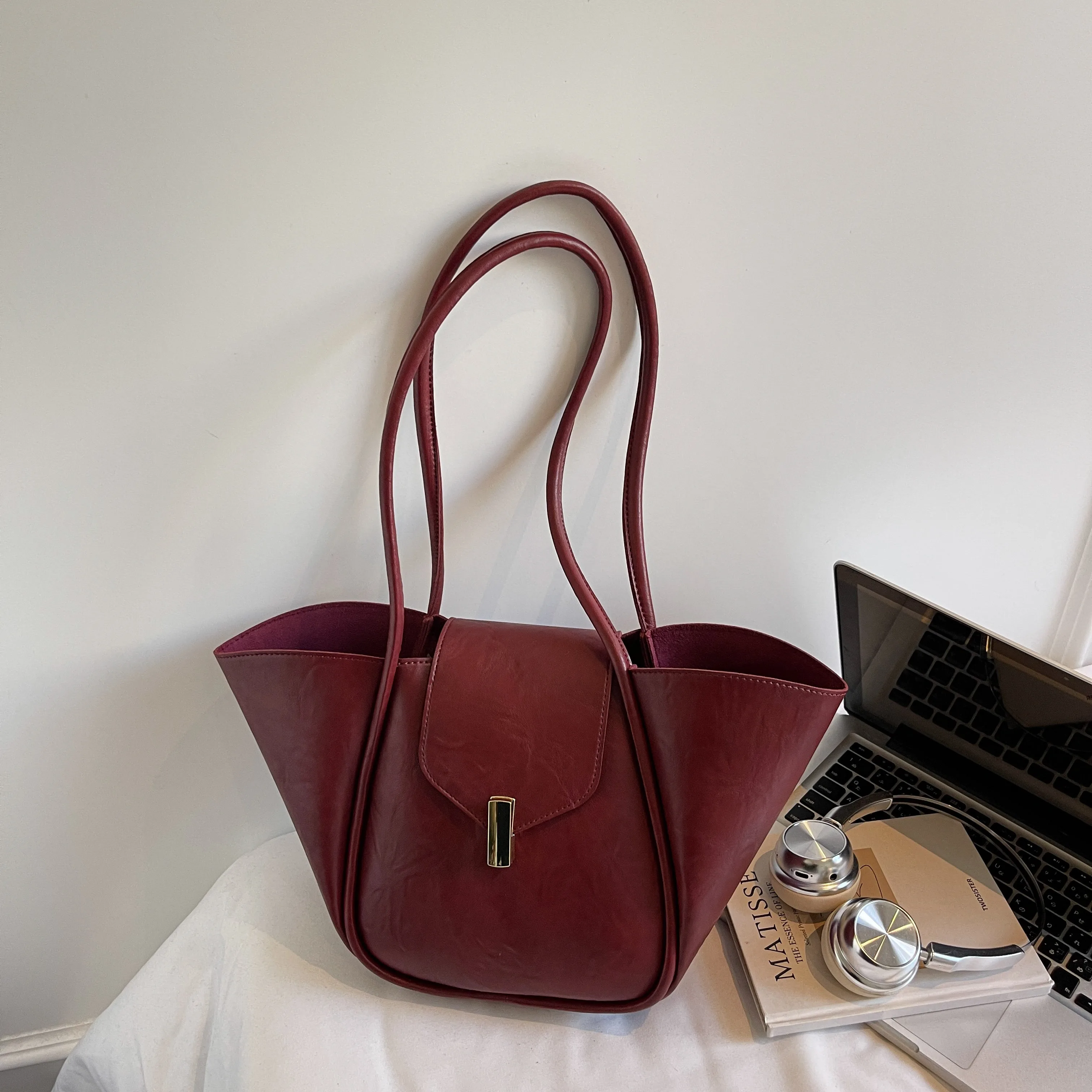 Vintage Women's Buc… - image