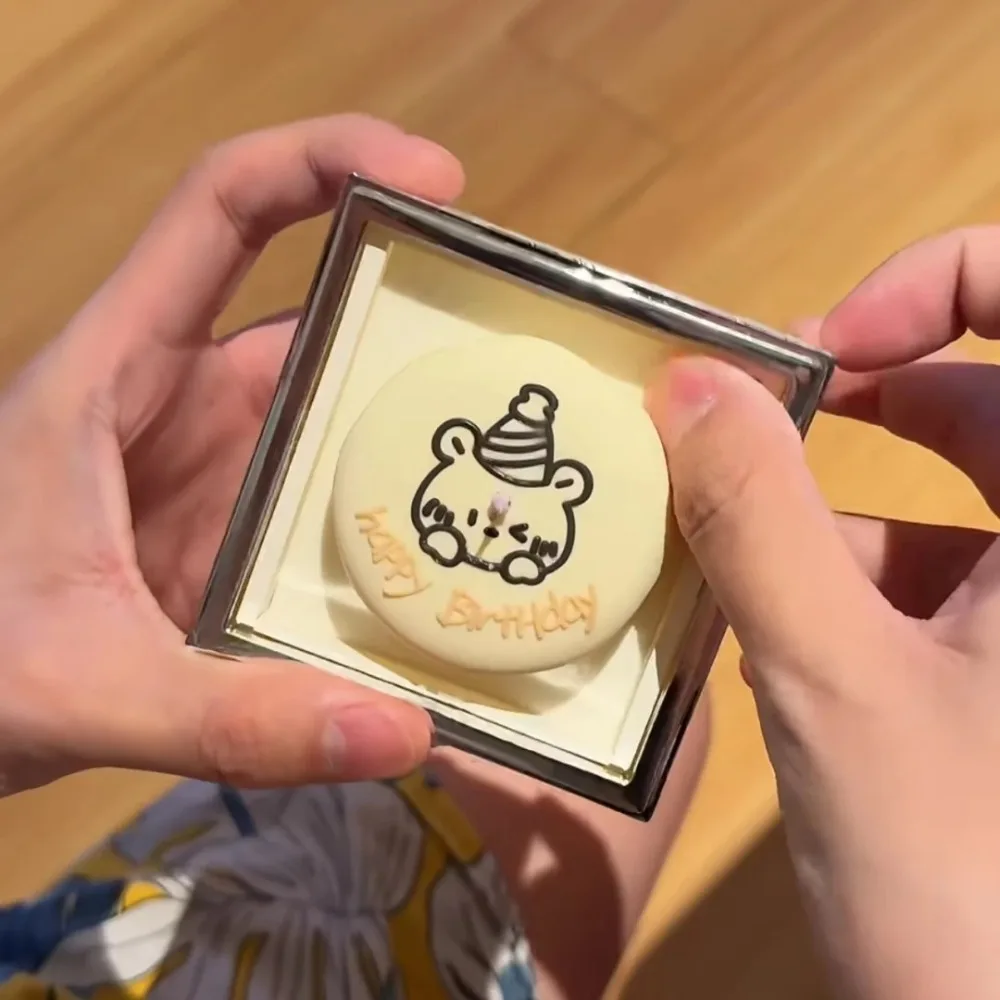 

Automatic Flip Bear Flip Ring Boxs Spinning Design Surprise Mechanism Little Bear Cake Ring Box Light Candles Reversible Boxs