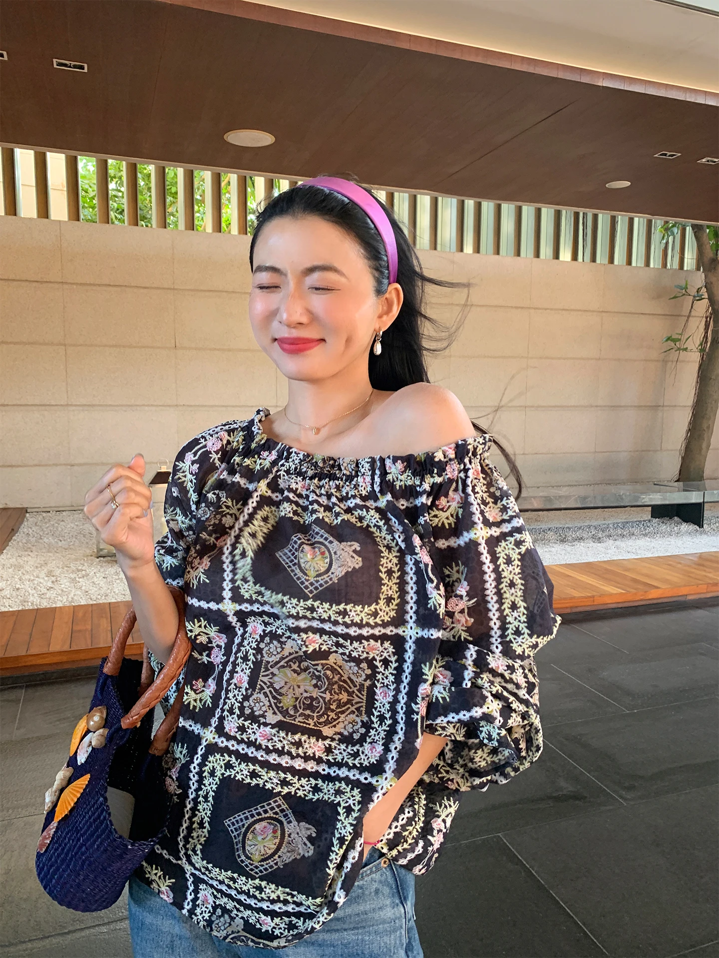 

Весна 2026: Женская блузка с цветочным принтом, открытыми плечами, длинным рукавом, повседневная, свободного кроя, удобная, дышащая, приятная для кожи, из нейлона