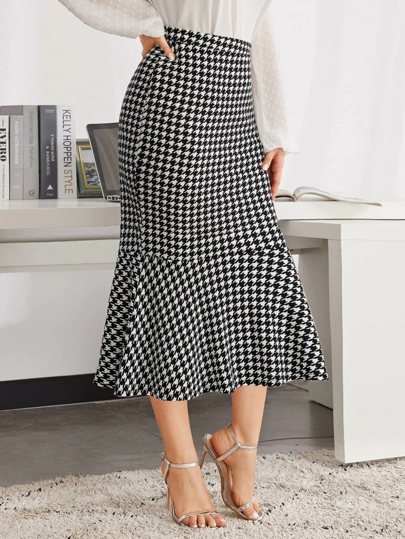 Women's fashionable ruffled hem houndstooth skirt, elegant and fashionable for autumn and winter