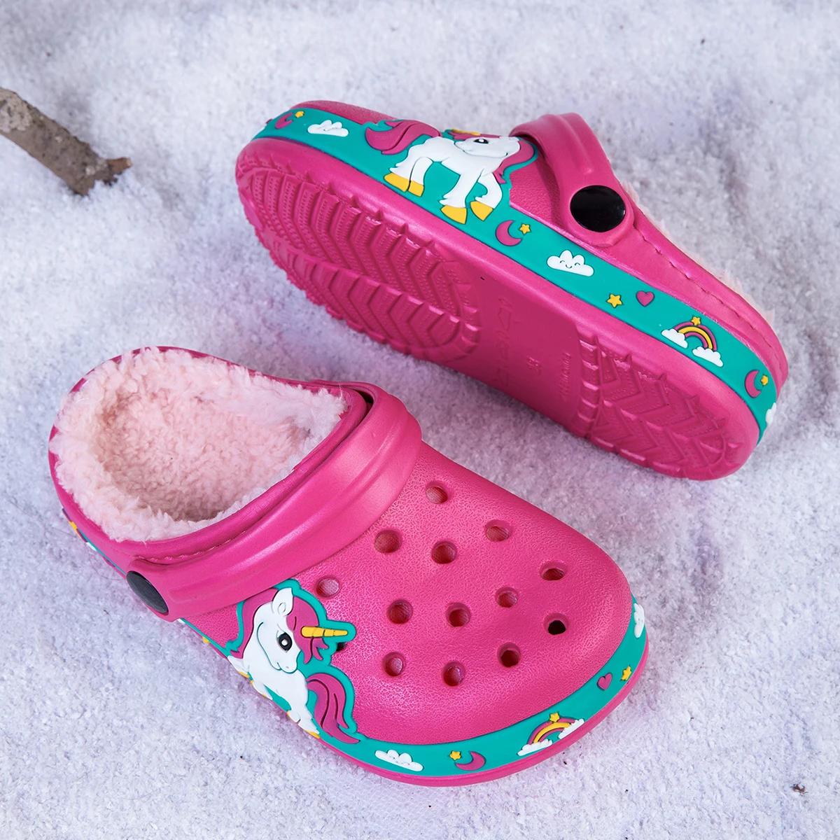 A pair of kids cute cartoon plush cotton shoes, thick soft sole cold-proof indoor winter casual clogs slippers QY-2011-3