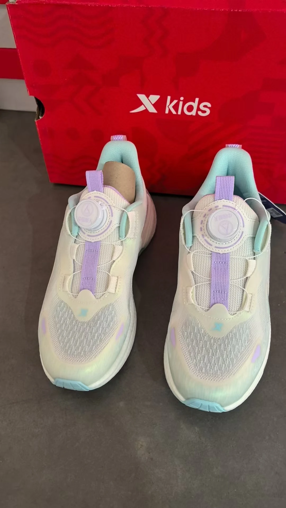 

XTEP Kids Летний дышащий легкий вес для девочек Running oes o Absorption Spin Run oes Aeronautics Series Sport oes