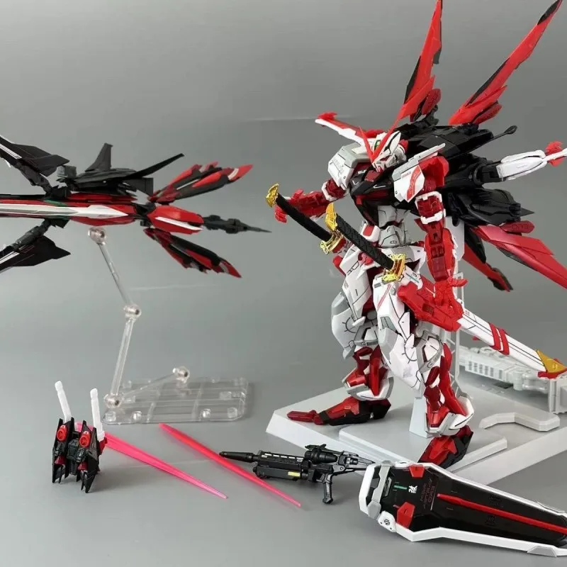 Em estoque DABAN 8812A Red Astray MB Style Bewildered MG 1:100 Kit de modelo de montagem Transformável Greatsword Mochila Figura de ação