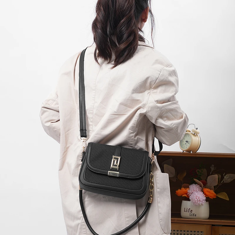 

Women's Luxury Leather Shoulder Bag Elegant Fashion Crossbody Handbag Classic Designer Tote For Chic Everyday Wear