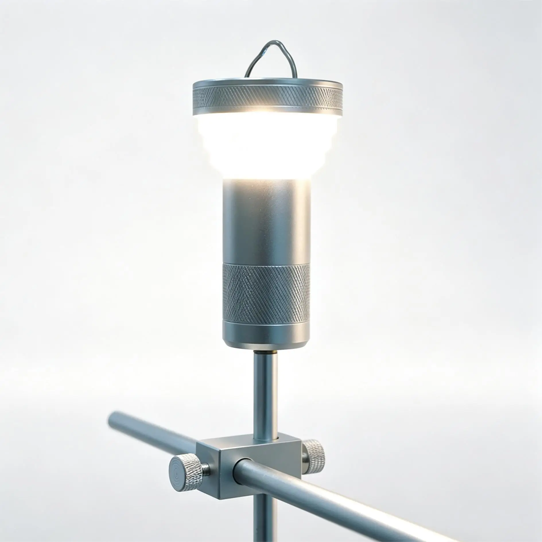Outdoor-Camping-Scheinwerferabdeckung aus Aluminiumlegierung und Acrylmaterial, verwandelt Campinglicht mit einem Klick in einen starken Scheinwerfer, kompatibel mit Goalzero-Leuchten. – Detail 2