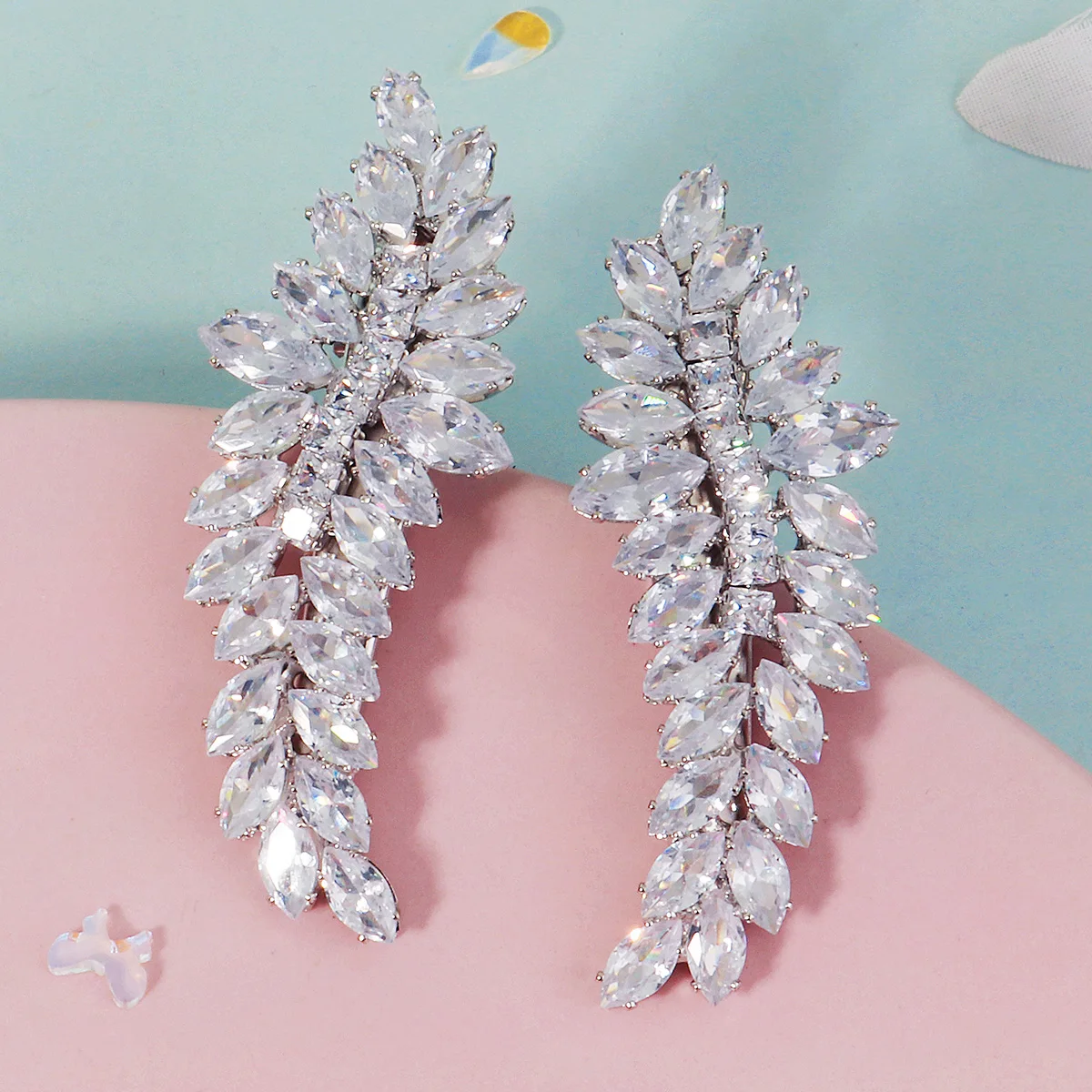 

Miallo Изысканная заколка для волос с цирконием в форме листа для женщин, модная боковая заколка ручной работы в европейском стиле, элегантная заколка в подарок