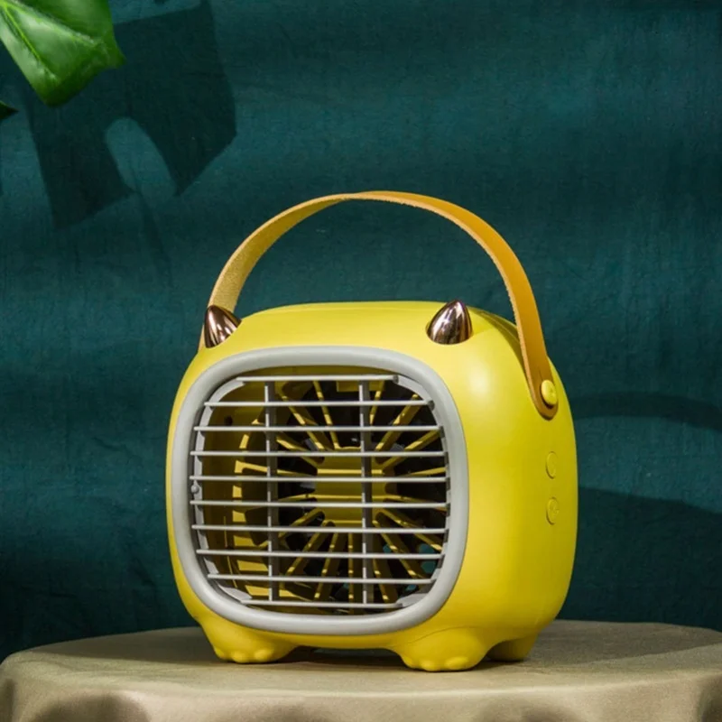 

USB Настольный вентилятор Туманный спрей 3-скоростной режим Мягкая ручка Мультяшный стиль Легкое управление Маленький настольный вентилятор для семьи Офис Школа Белый