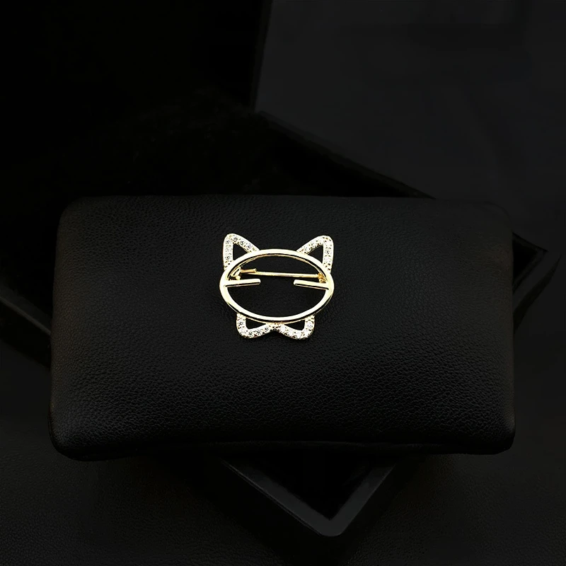 

Kitten Brooch for Women Suit Anti-Exposure Buckle Cute Cat Animal Pins Fixed Clothes Neckline Artifact Accessories Jewelry Gift