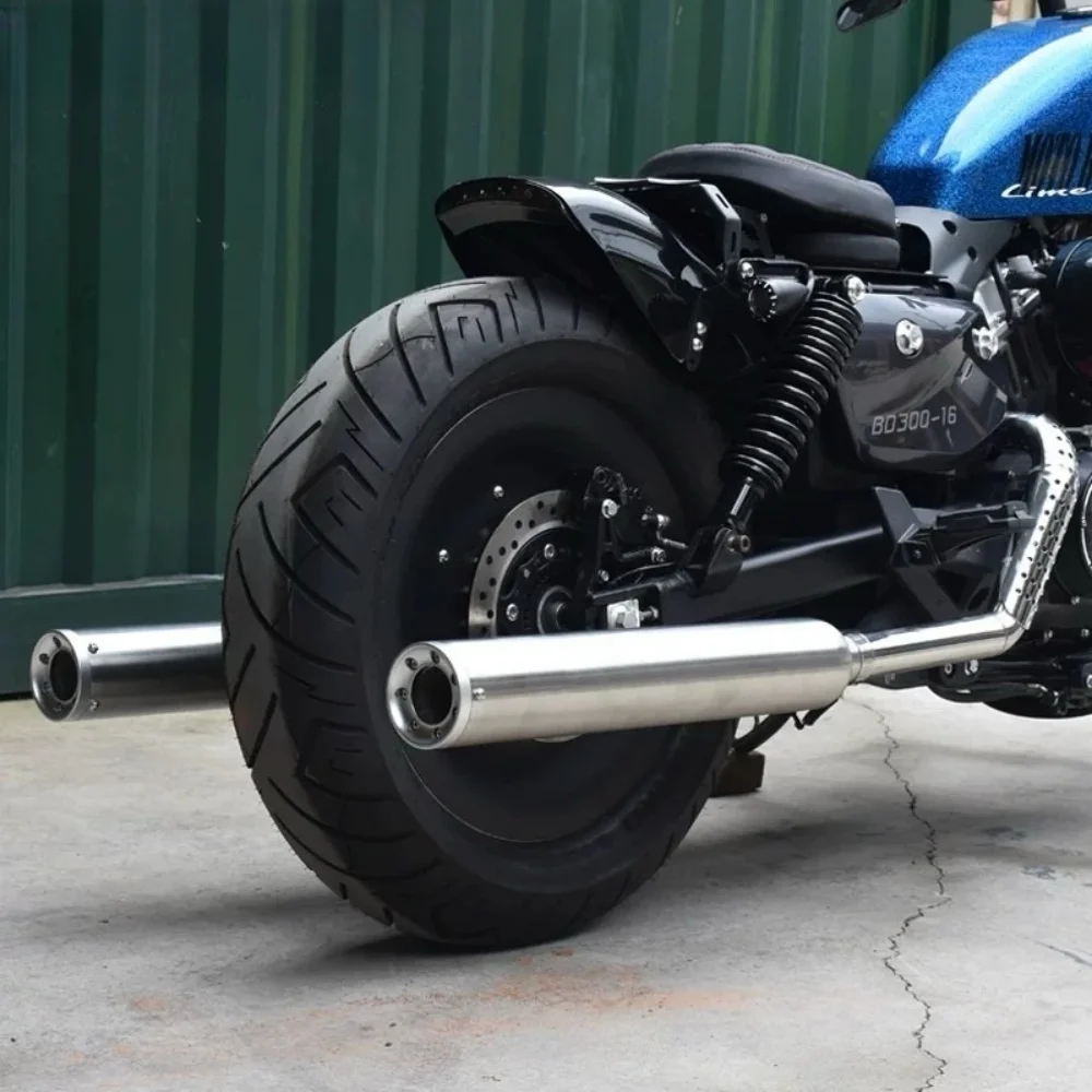 BENDA ROCK300 with dual exhaust pipes and a full exhaust system, producing a deep, resonant sound reminiscent of horseshoes.