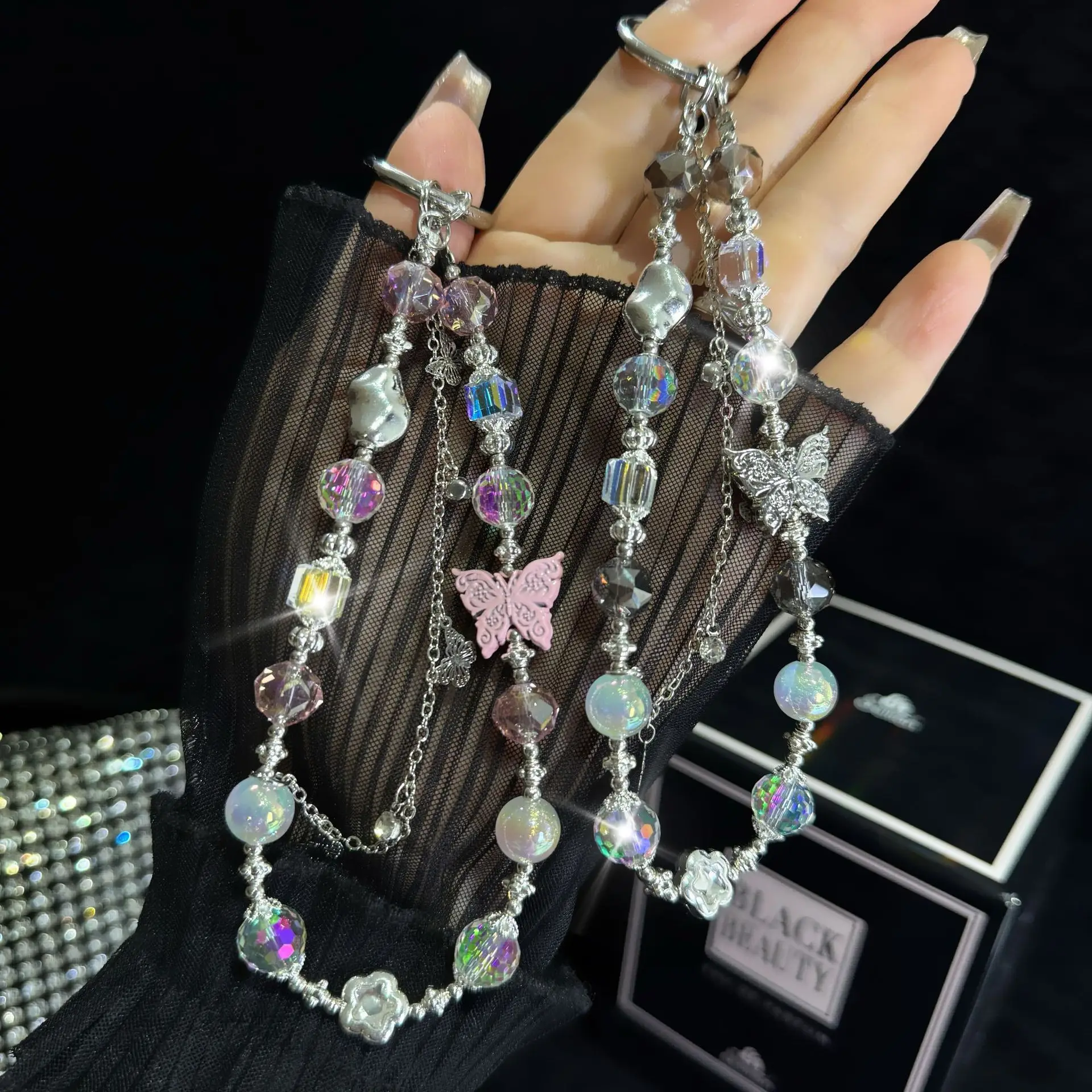 

Браслет из сплава с кисточками и бабочками, бусины из золотой фольги, хрустальный край, ремешок для мобильного телефона, сумка, подвеска, брелок для женщин