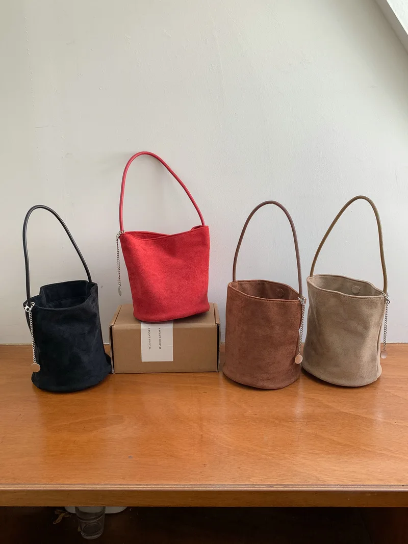 

Autumn Winter New Velvet Bucket Bag Women's Fashion Korean Edition Handbag Cylinder Versatile Retro Commuter Suede Underarm Bag