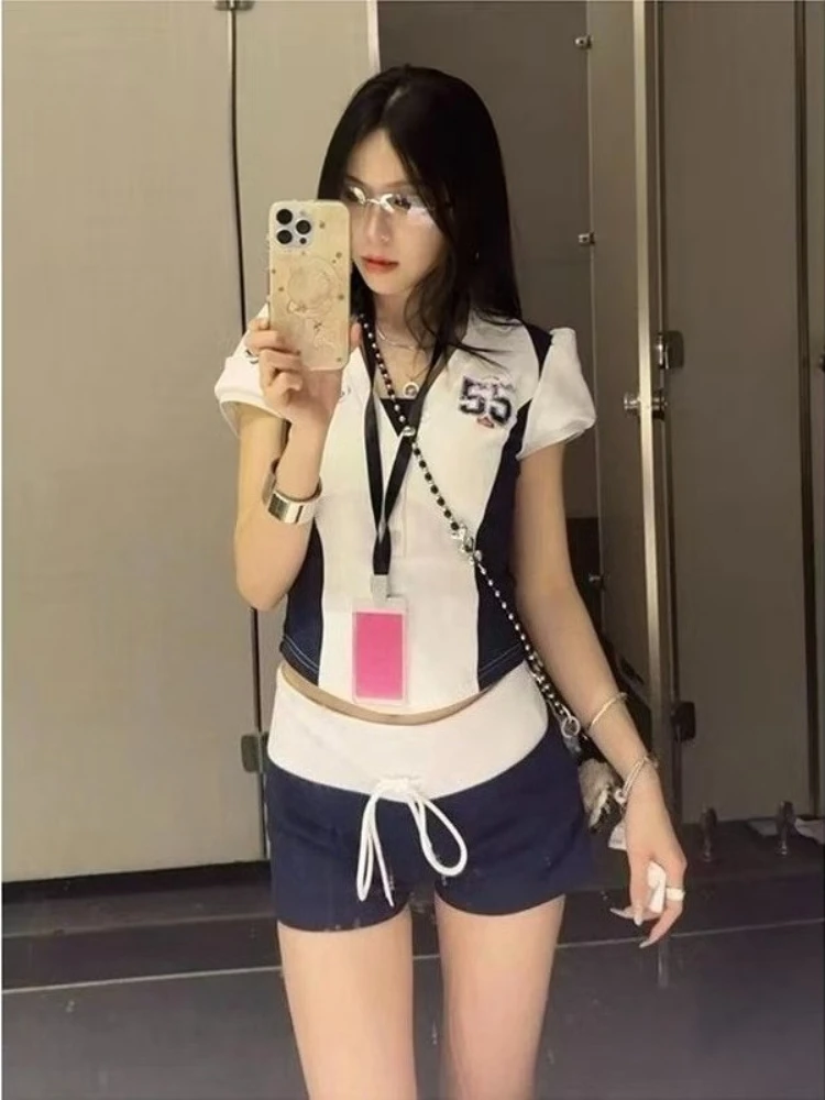 日本の可愛い女性ファッションデザイン、スイートなツーピースセット、テニス、スポーティー、プレッピースタイル、デジタルプリント、スリムフィット、ポロシャツ、ショートパンツセット