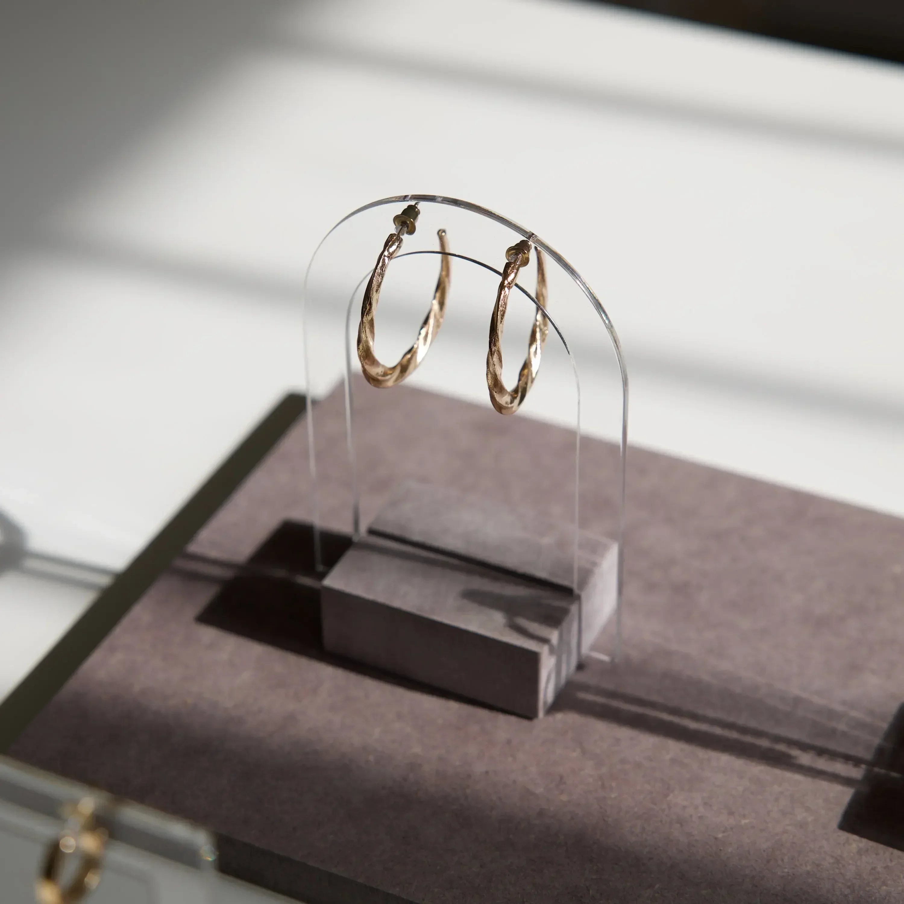 Suporte de brinco acrílico e expositor para organizar joias de estilo minimalista