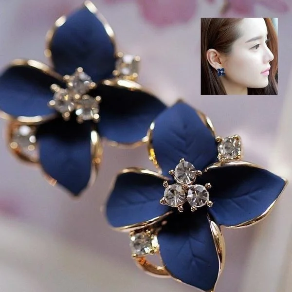 High Quality New Korean Fashion Gold Plated Clover Flower Shaped Rhinestone Stud Earrings for Women Ladies Girls Jewelry Gift