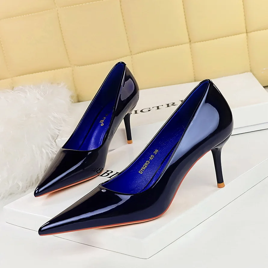 

Women's high heels, simple patent leather women's shoes, slim heels, pointed toes, commuting high heels, single shoes