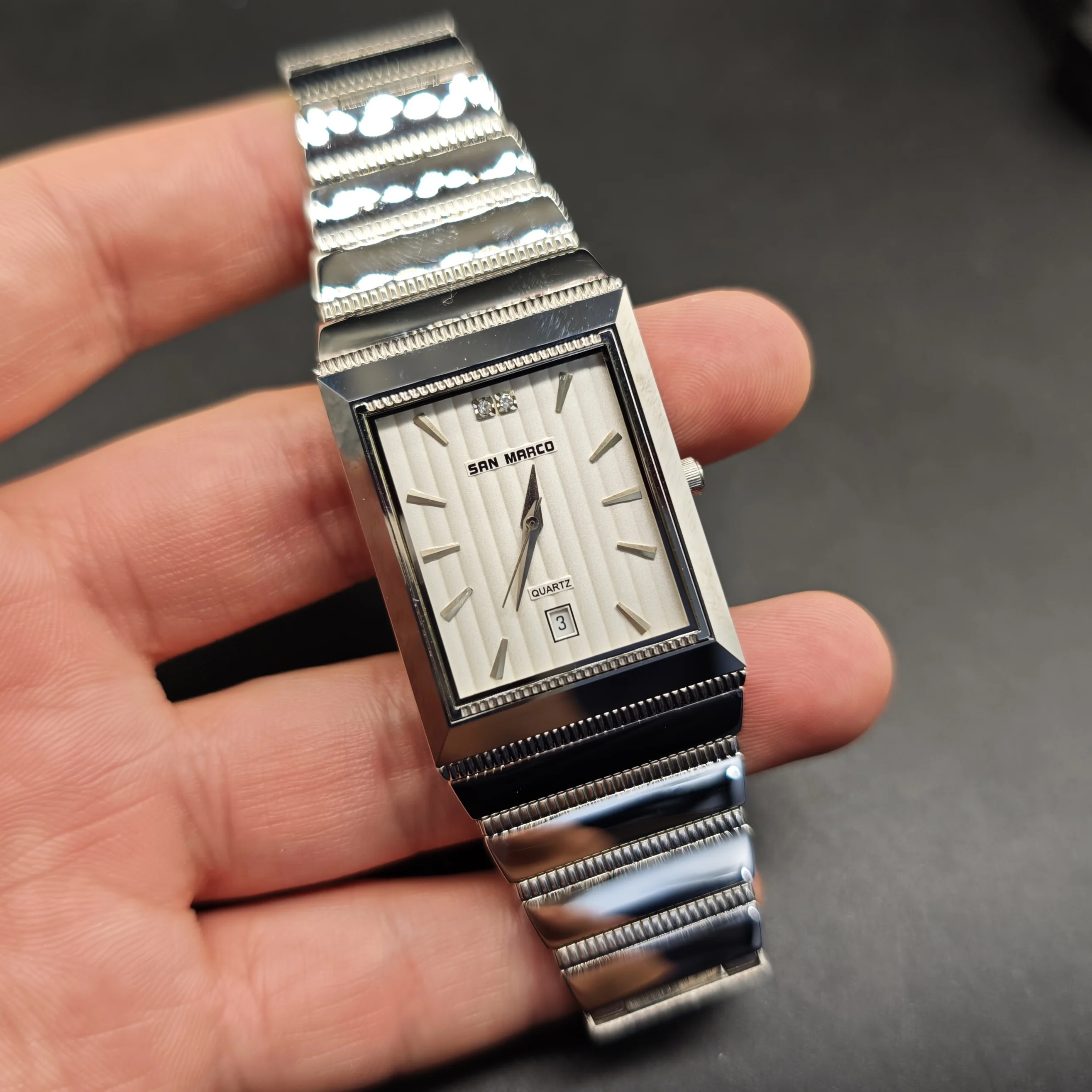 

Quartz Watch for Woman with Japan & Swiss Quartz Movement Ultra-thin Series Full Stainless Steel Material 6 Position Calendar