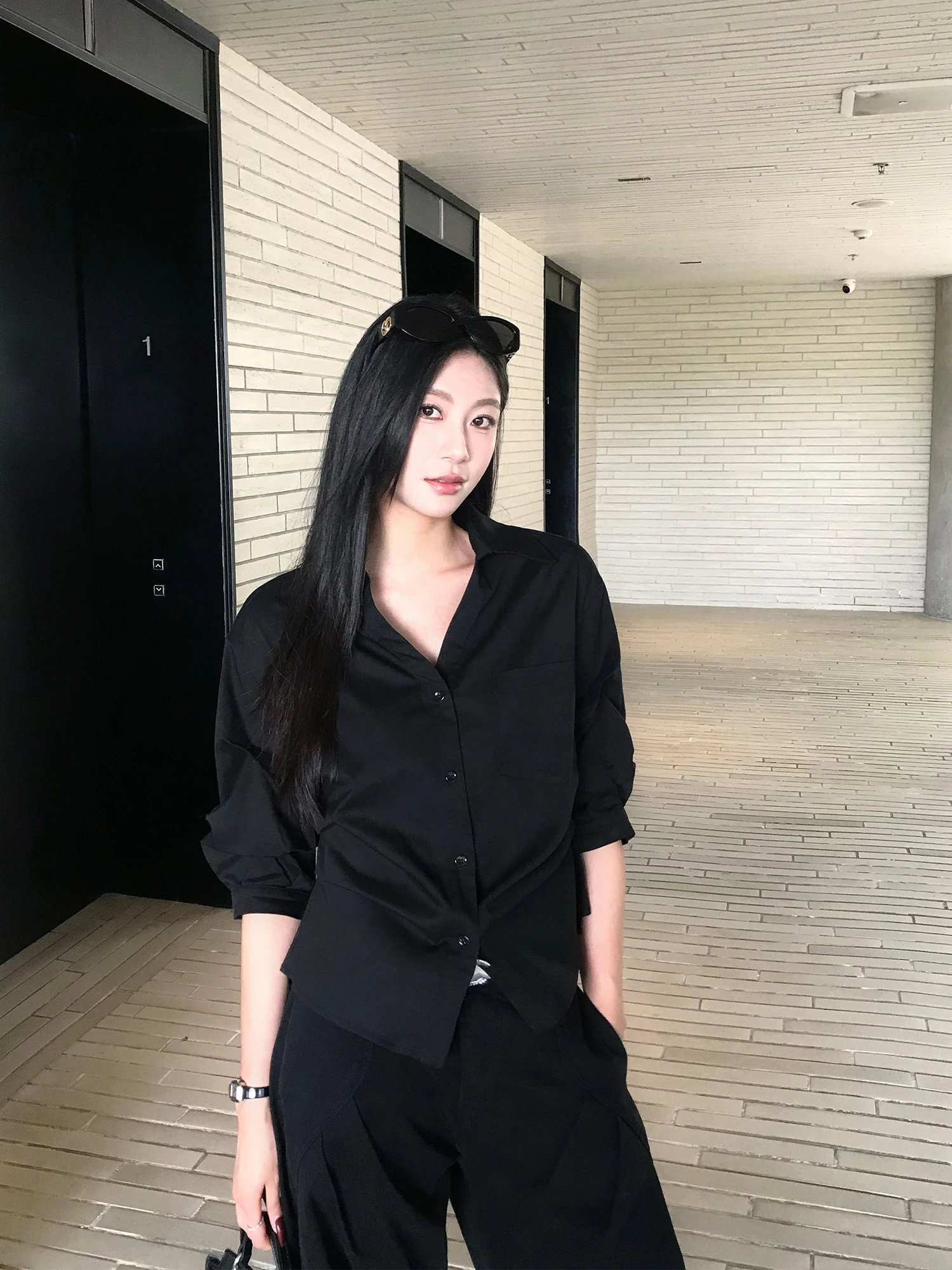 

Pusumede Summer Casual V-neck Mid-sleeve Women's Shirt Pleated Waist-cinching Design Five-quarter Sleeve Commute Shirt