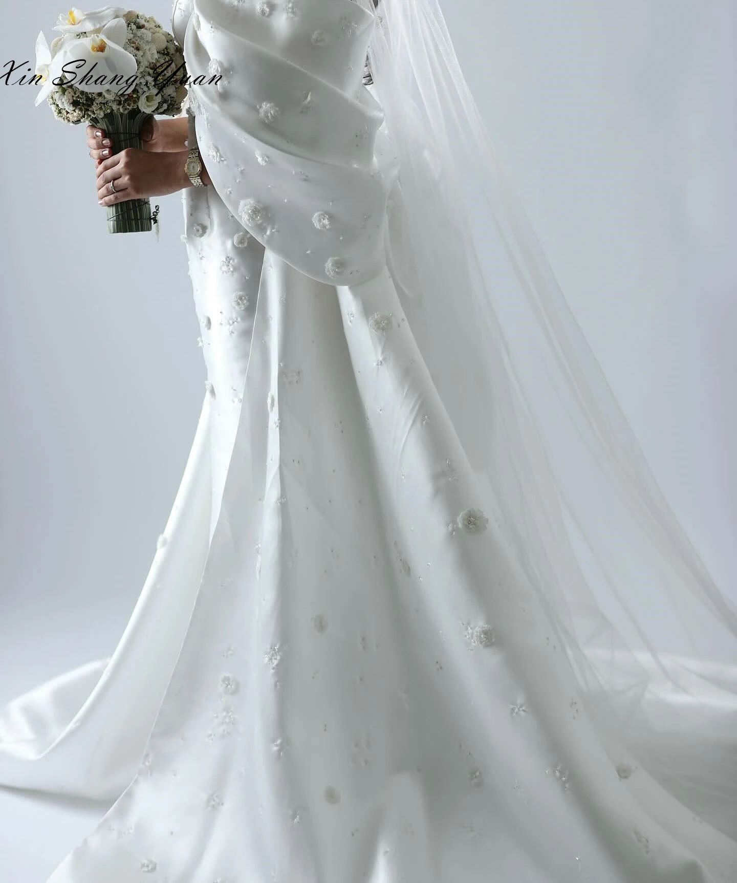 Customized Evening Dress Classic White Satin Strapless Off the Shoulder Sleeveless Chapel Train Beading Appliques Prom Gowns