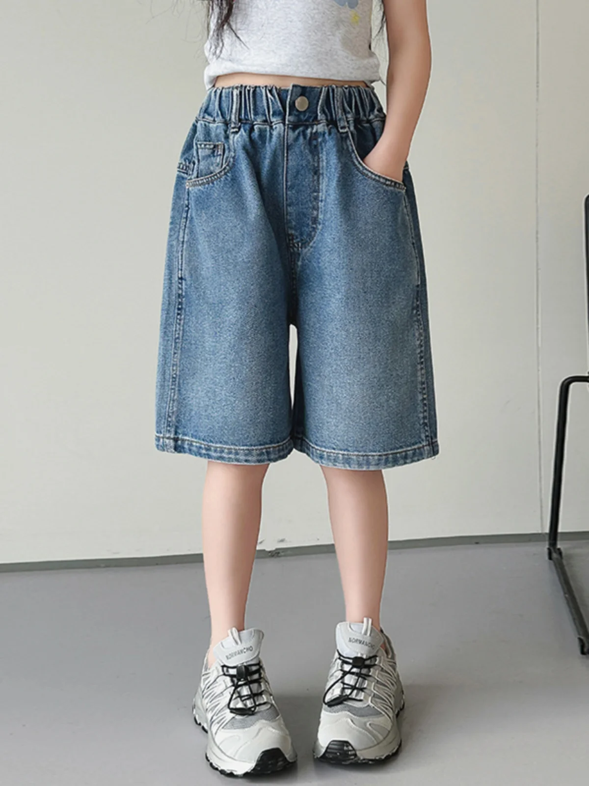 女の子のデニムショートパンツ夏のファッションルーズ5点パンツストレートレッグ弾性ウエストバンド韓国スタイル子供服