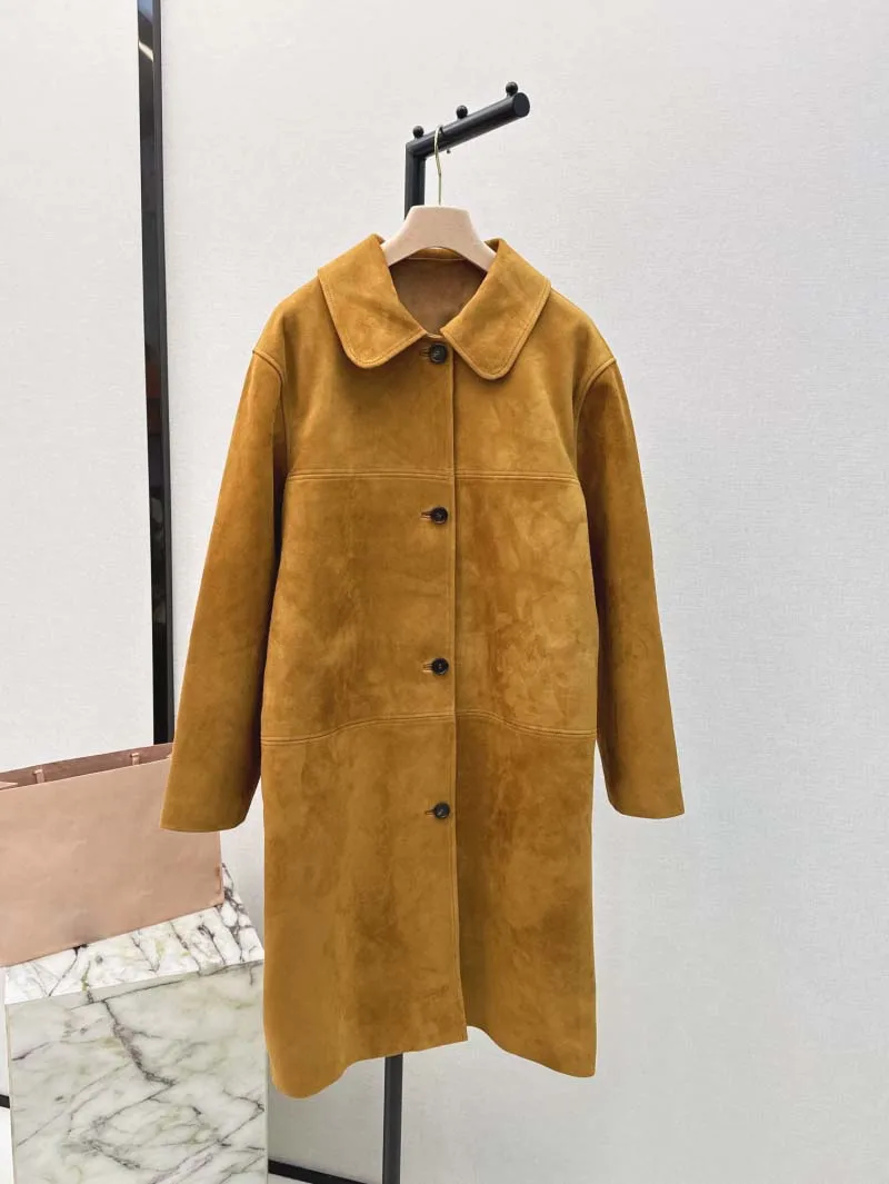 Le giacche a vento da donna High street sono alla moda e alla moda, con un cappotto di pelliccia di velluto monopetto e una lunghezza media