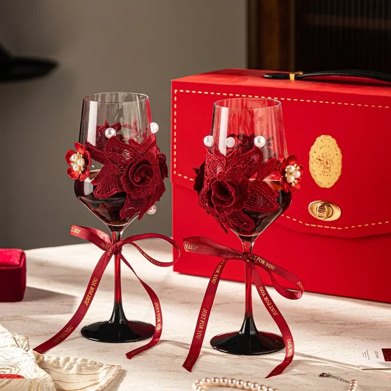 Newlywed red wine glass wedding souvenir, bride goblet gift, girlfriend birthday gift, champagne glass
