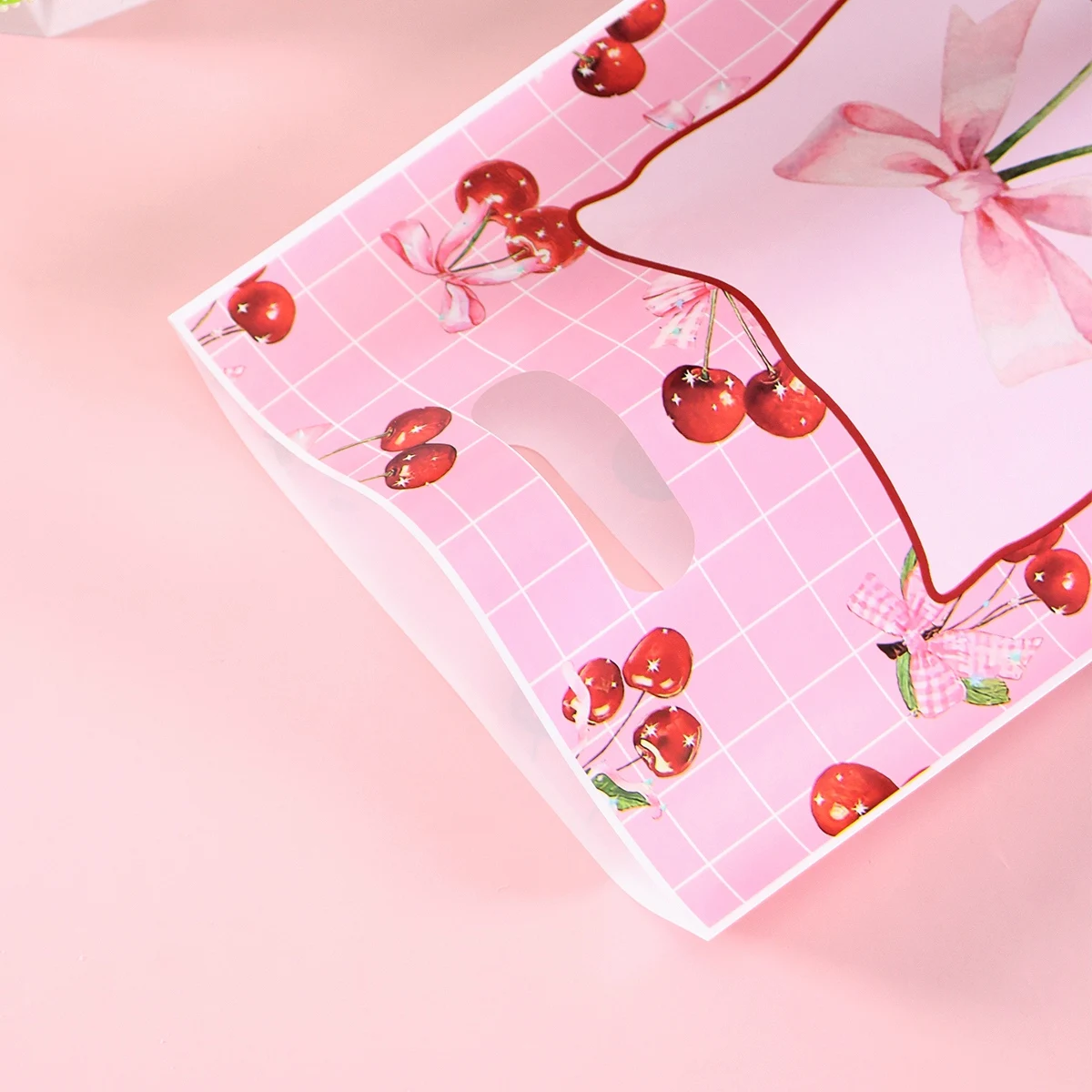 10/20/50 Stück rosa Kirsch-Geschenktüten mit gemischtem Kirschdesign, Plastik-Süßigkeitentüten für Hochzeit, Brautparty, Geburtstagsfeier – Detail 5