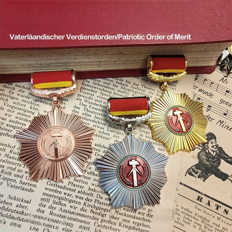The Order of Merit of The East German Republic Golden, Silvery and Bronze Ribbon Medal 【Box Pack】history Collection Crafts