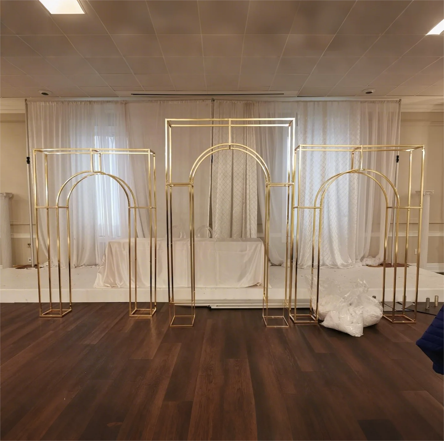 

1/3 шт. роскошный комплект подставки для свадебной арки с геометрическим рисунком - блестящая золотая рамка с цветочной композицией, декор для уличной вечеринки в саду