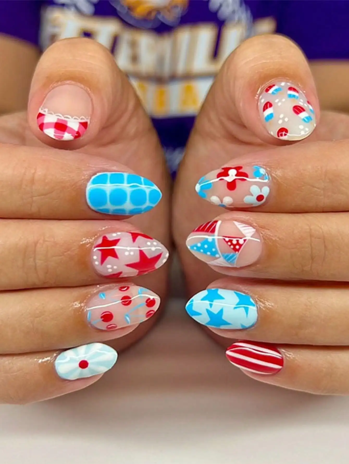 

24 шт./набор красных, синих, звездообразных, флагообразных, цветочноподобных, милых наклеек для ногтей в форме миндаля, подходящих для ежедневного использования.