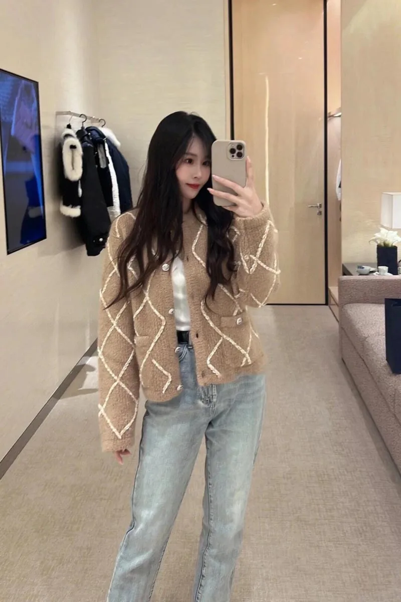 Autumn and Winter 2024 New Women\'s Sweater Fashion Delicate Leisure Lingge Fried Dough Twists Knitted Women\'s Cardigan Top