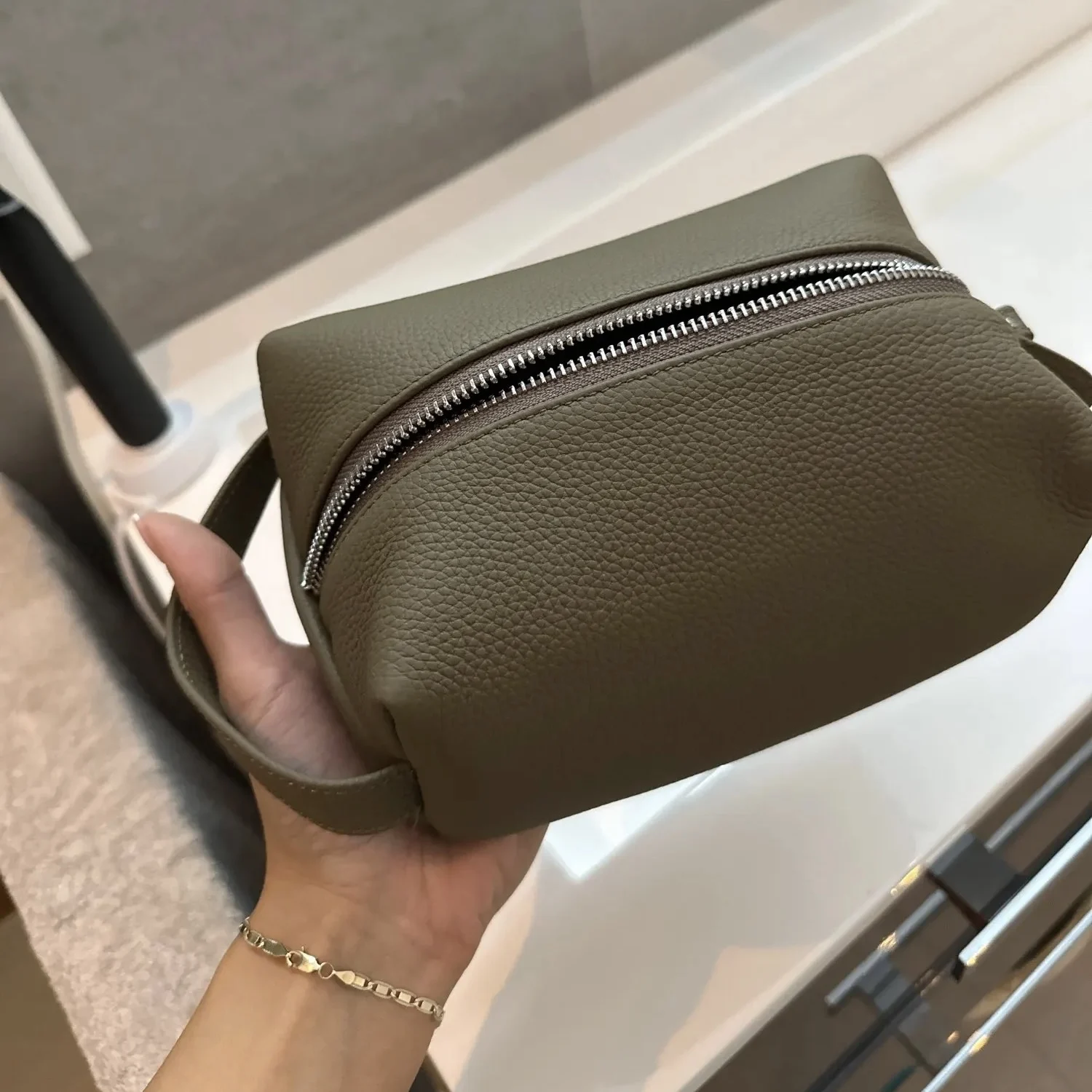High Quality Cowhide Makeup Bag Travel Toiletry Organizer Soft Leather Waterproof Cosmetic Storage Pouch For Men Women Daily Vac